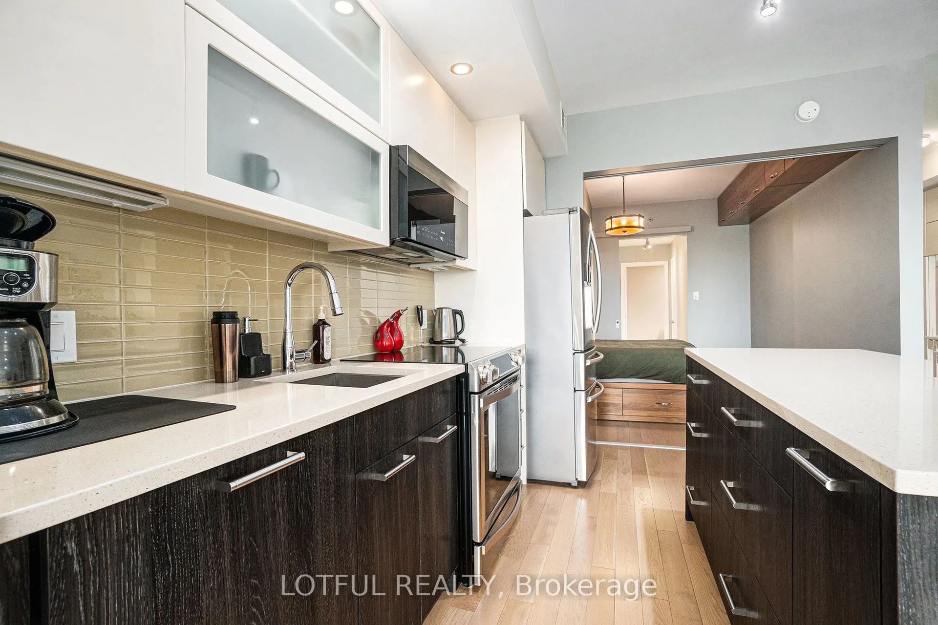 98 Richmond Road, #701