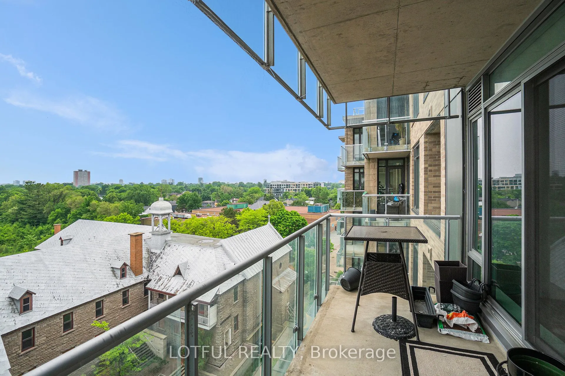 98 Richmond Road, #701