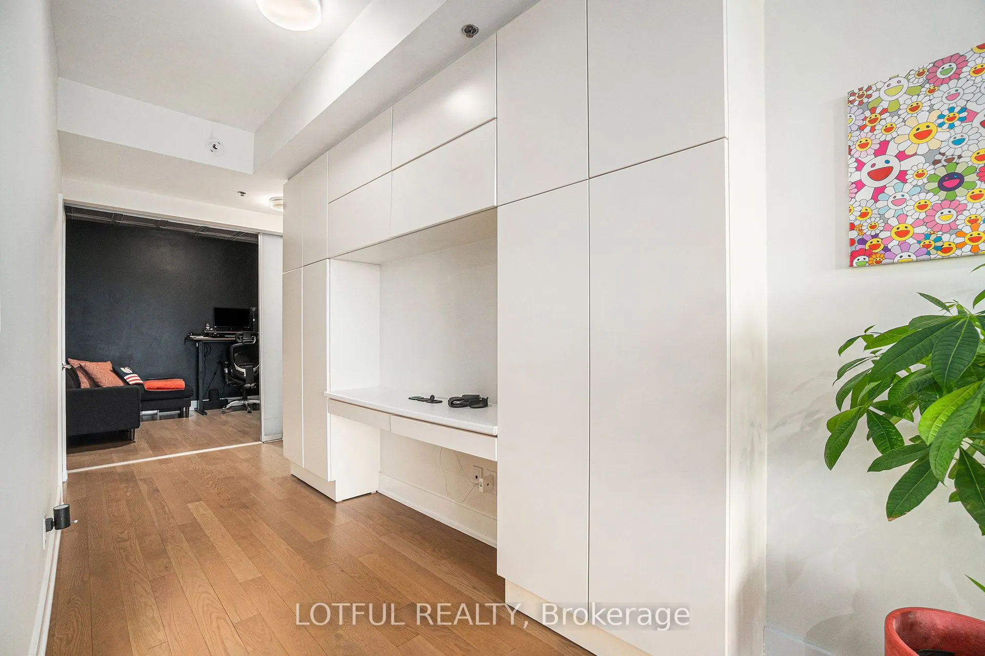 98 Richmond Road, #701