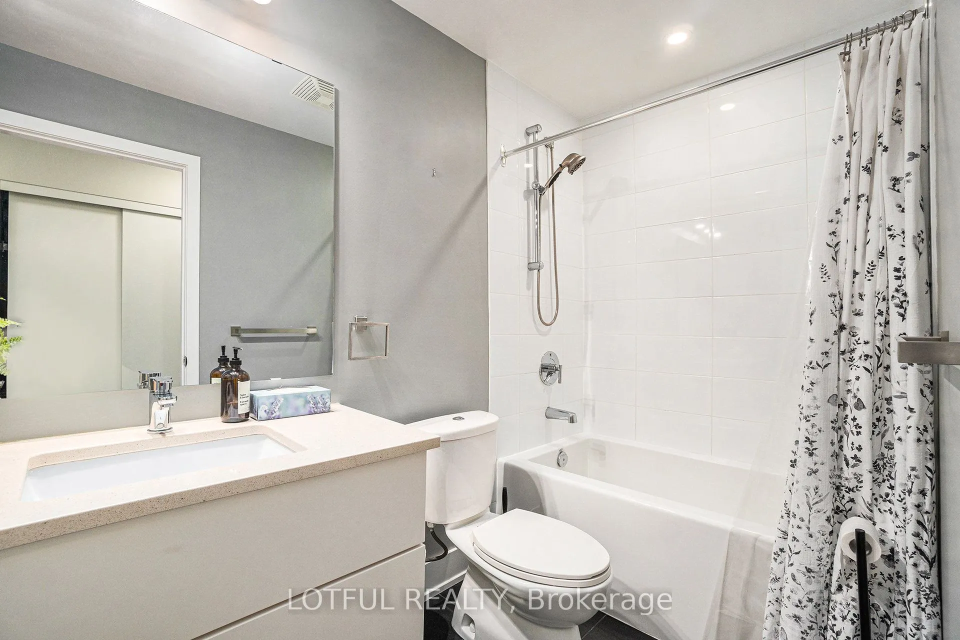 98 Richmond Road, #701