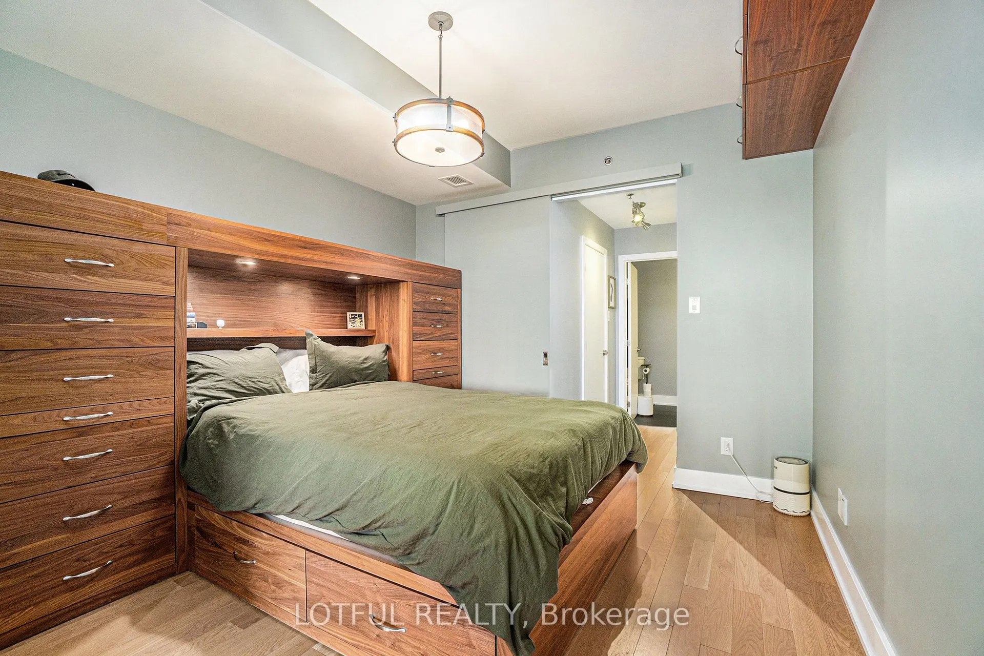 98 Richmond Road, #701