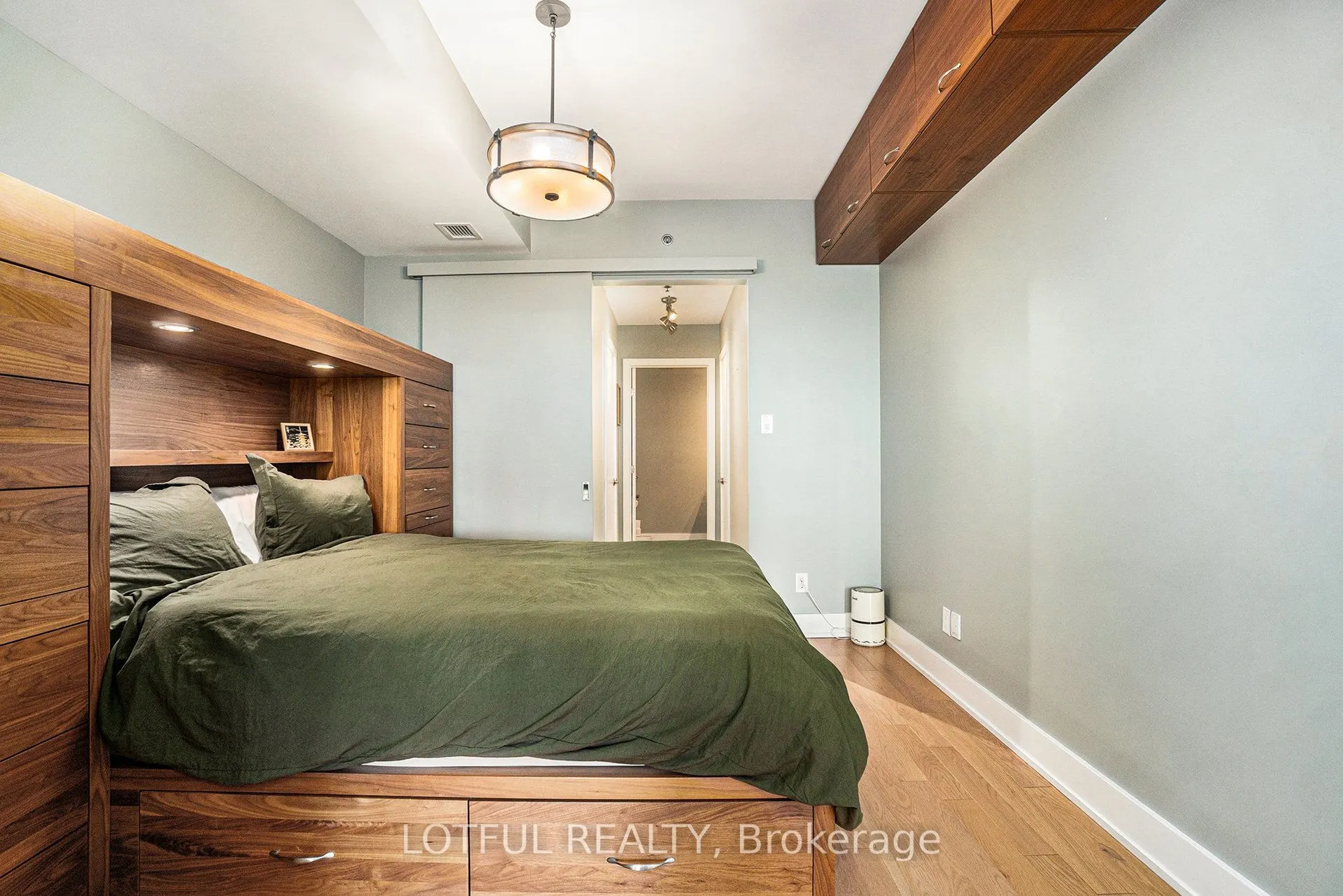 98 Richmond Road, #701