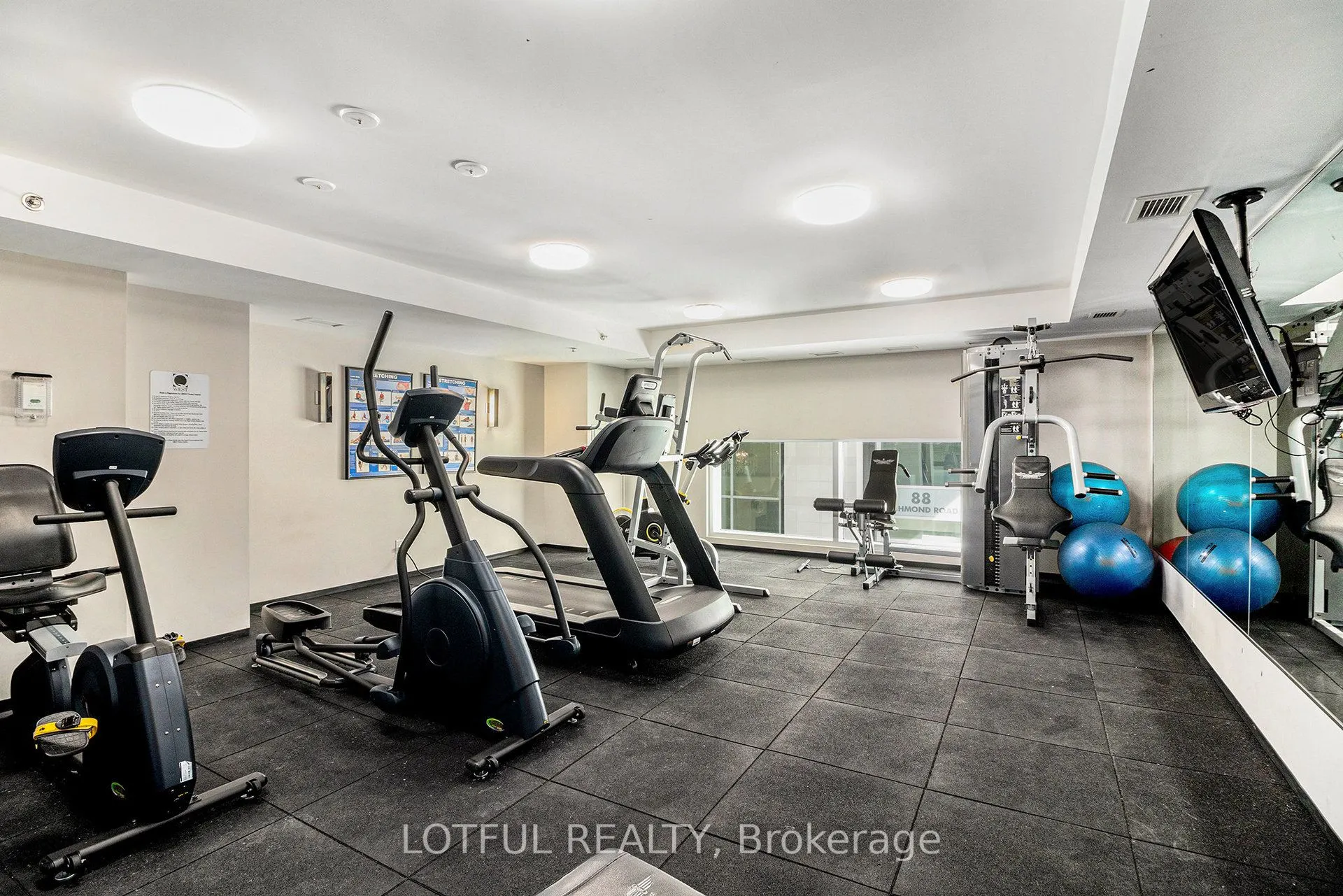 98 Richmond Road, #701