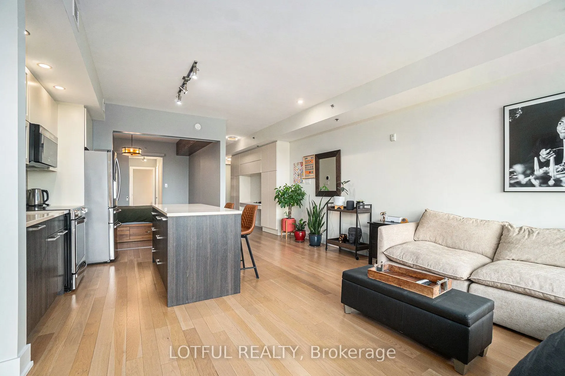 98 Richmond Road, #701