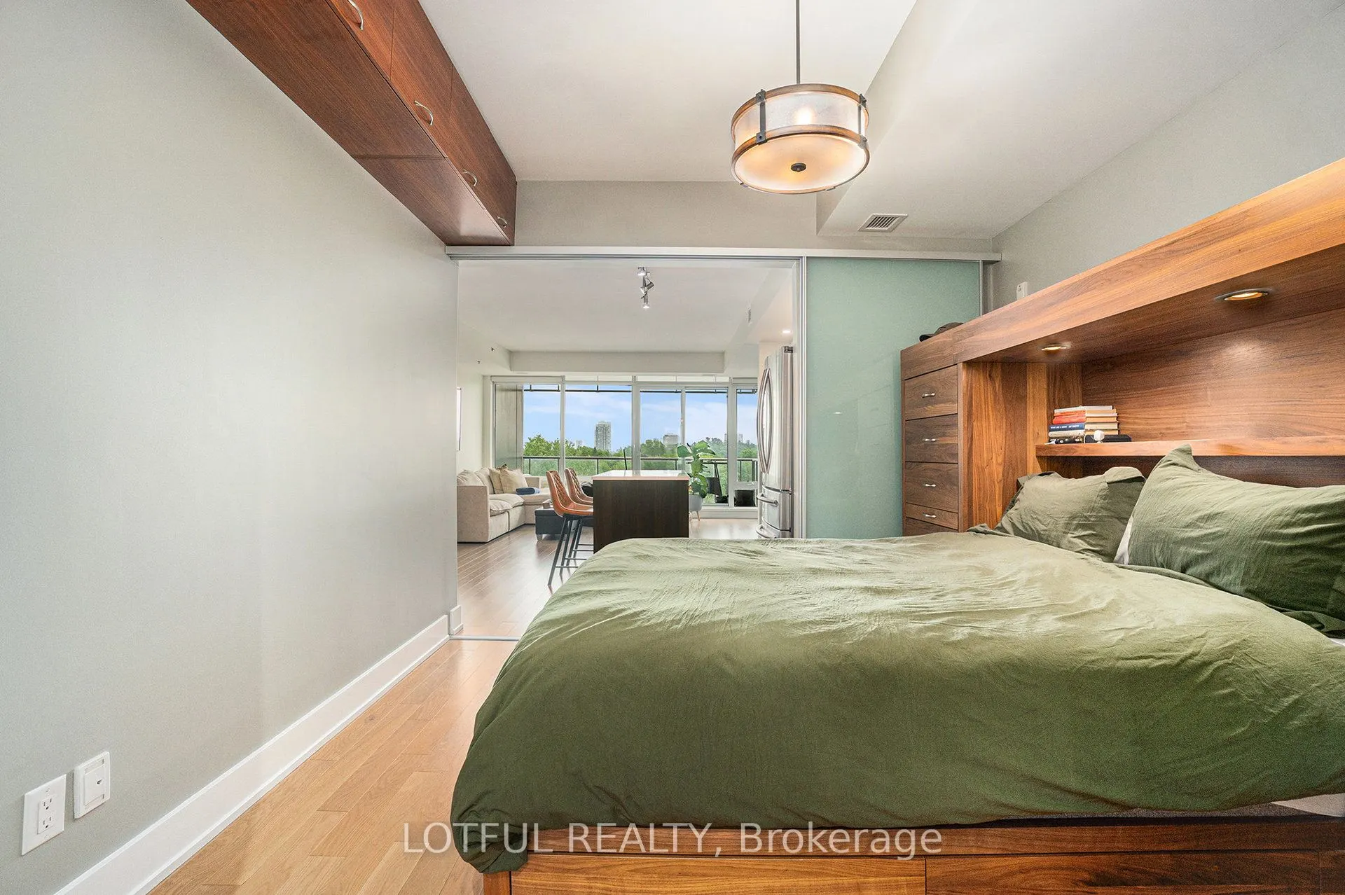 98 Richmond Road, #701