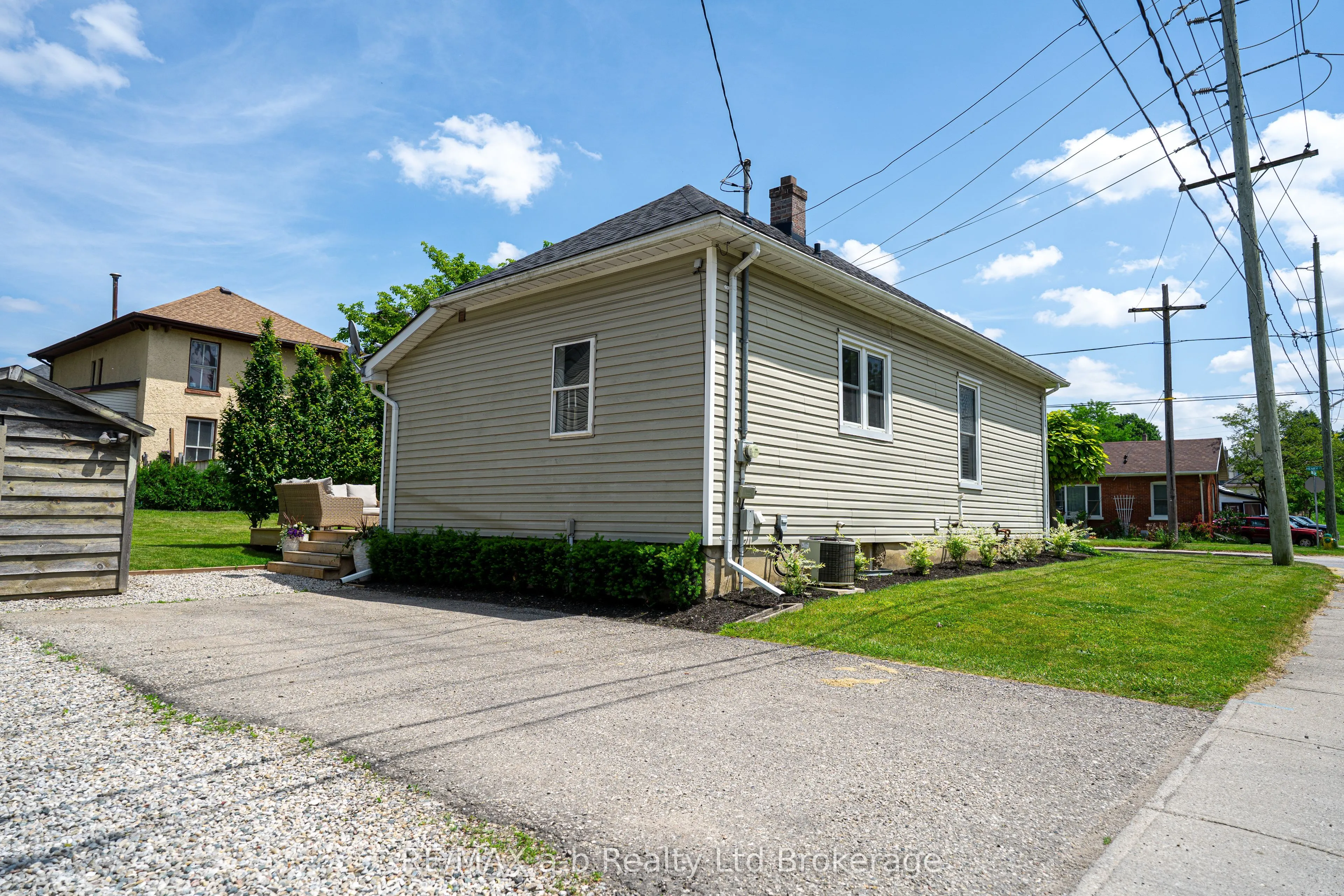 671 Henry Street