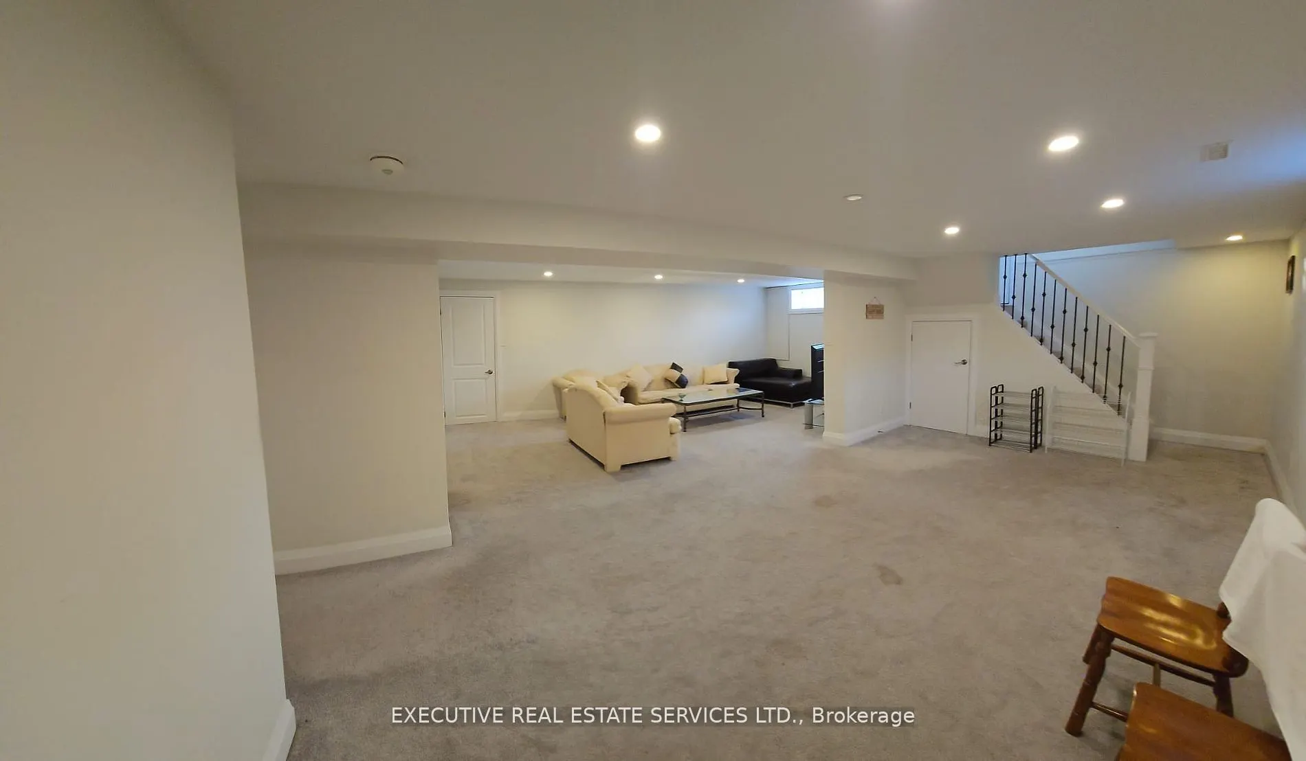 44 Woodsview Avenue