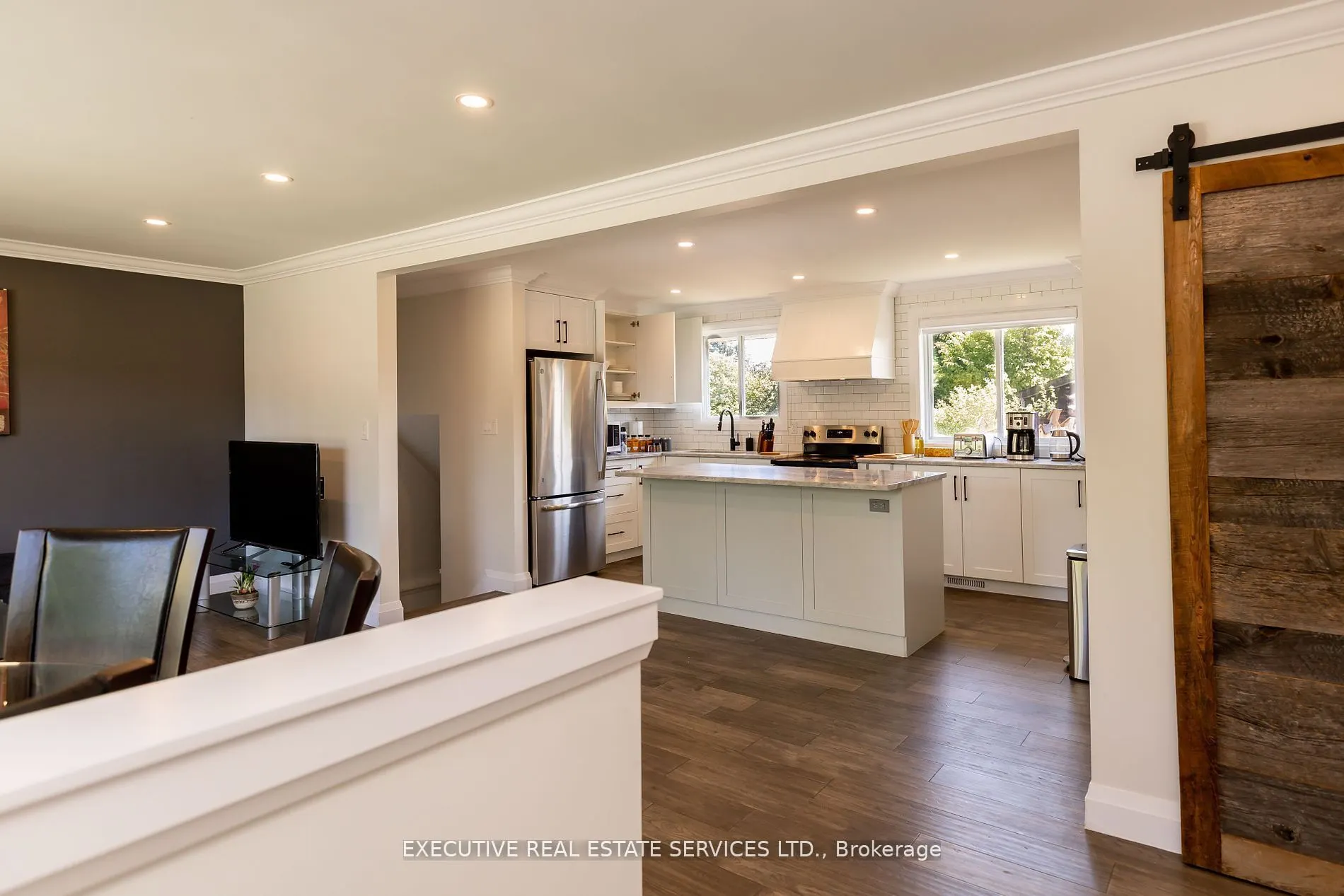44 Woodsview Avenue