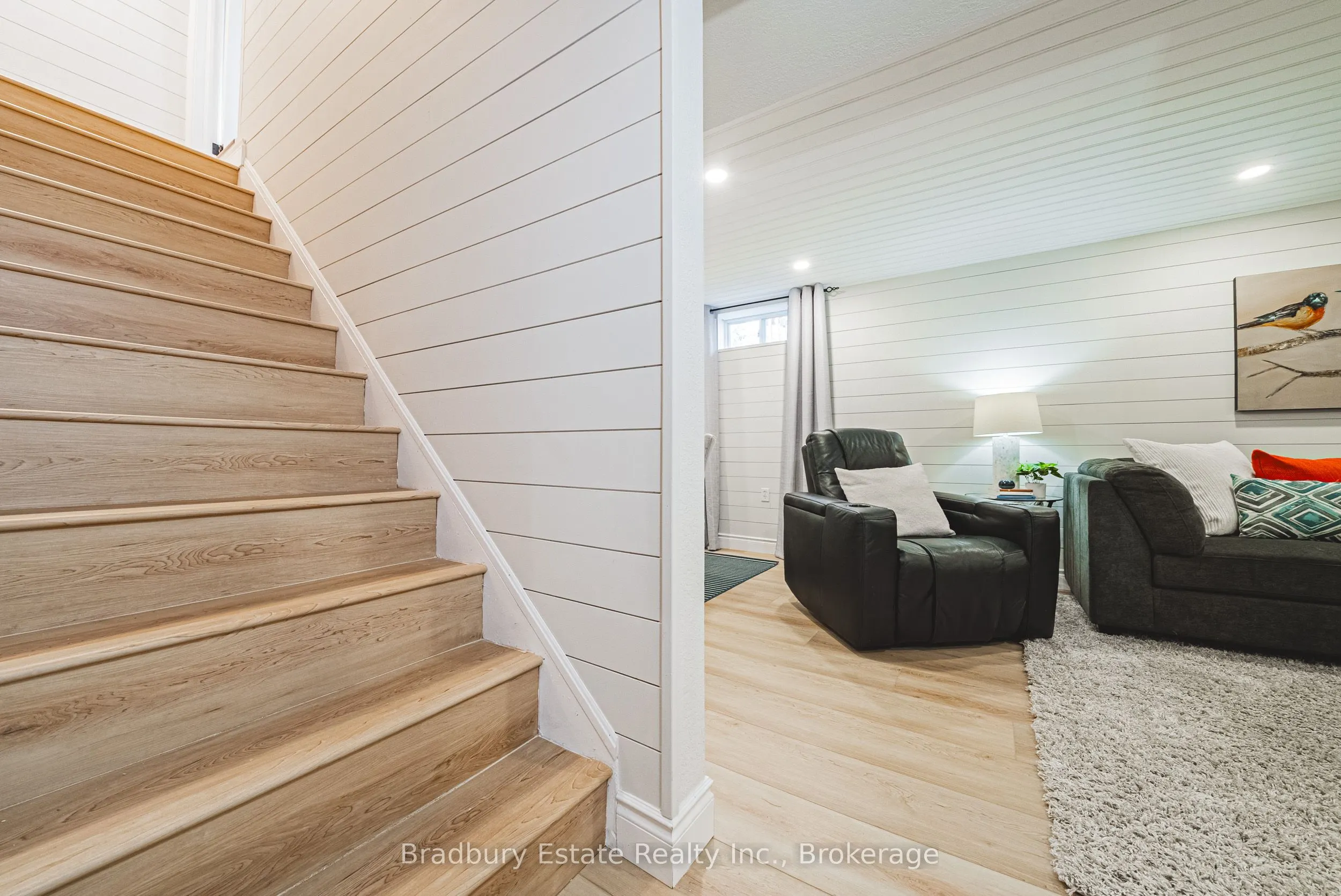 176 Highland Road W