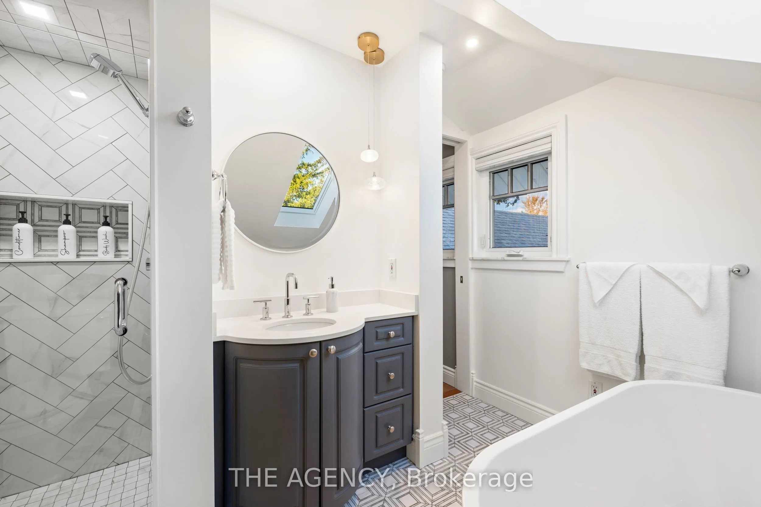 9 Lake Avenue E