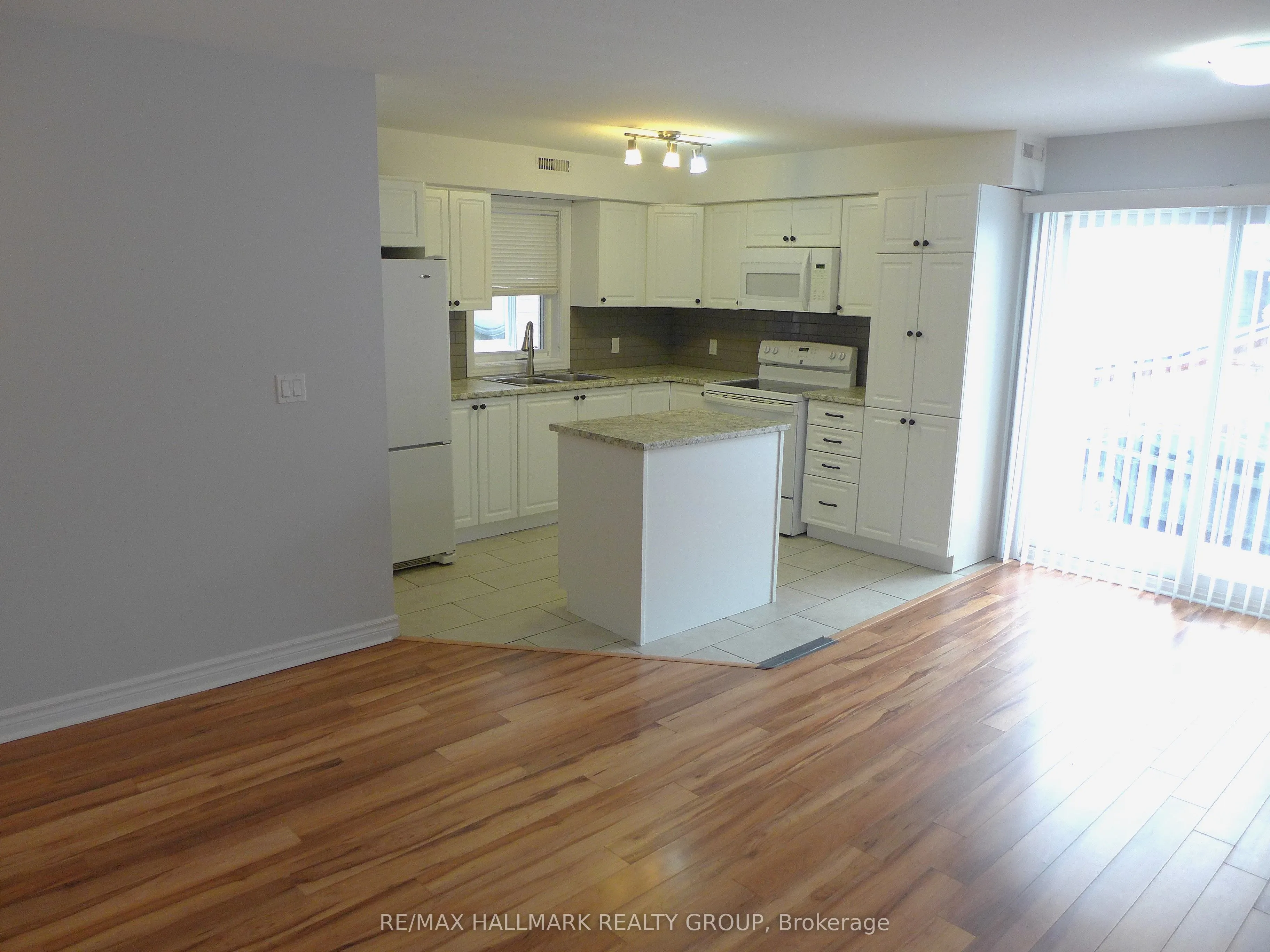 216 Carillon Street, #2
