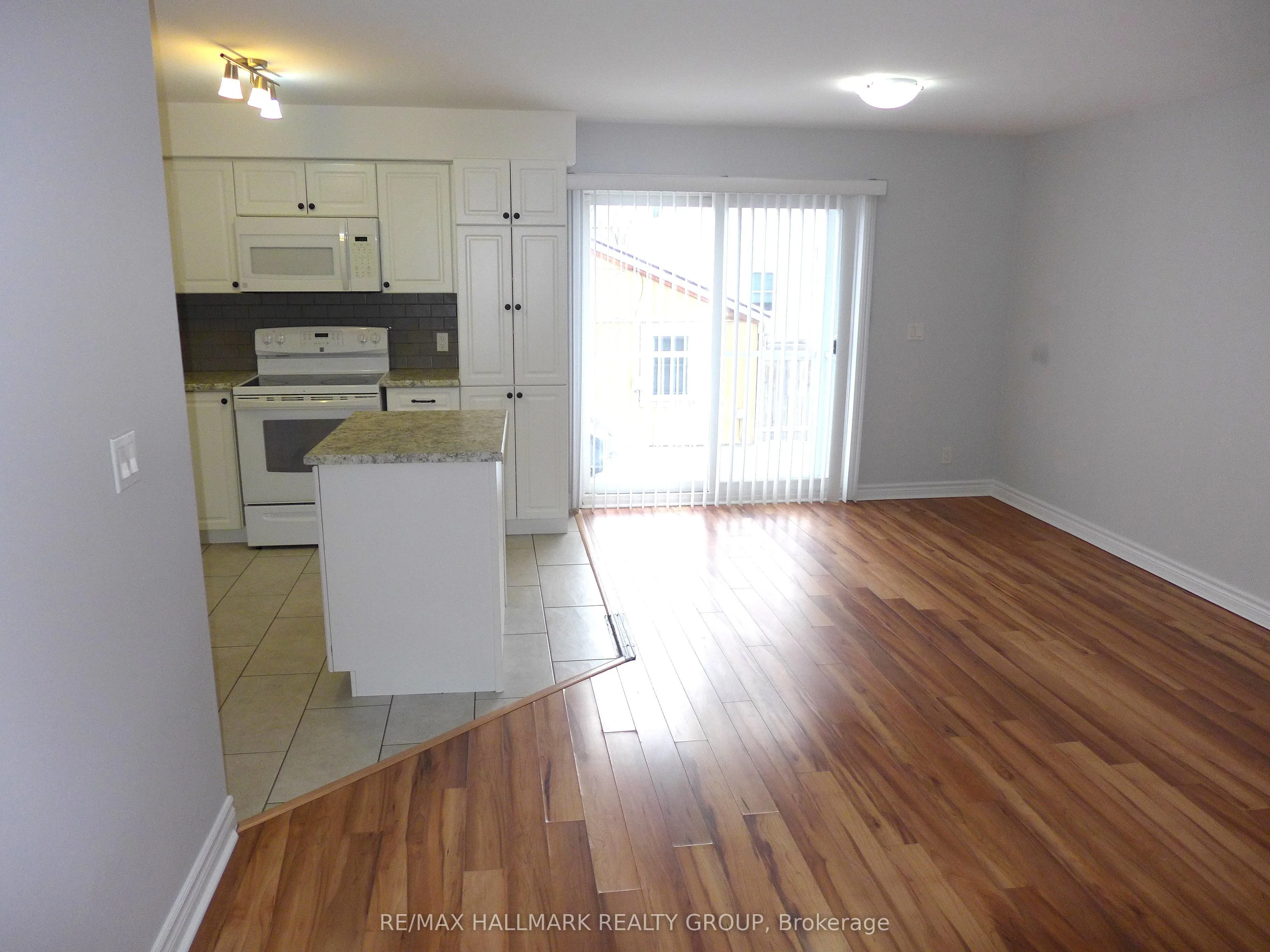216 Carillon Street, #2