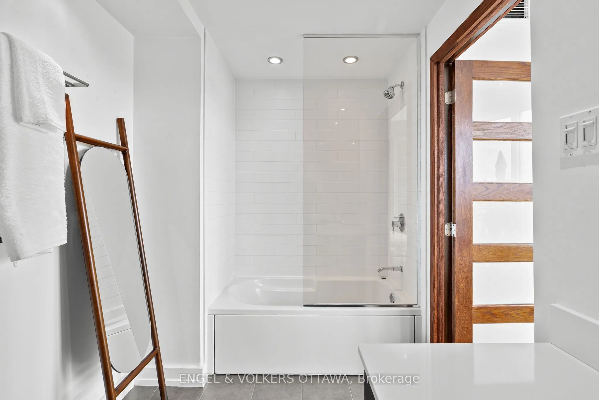 349 Mcleod Street, #823