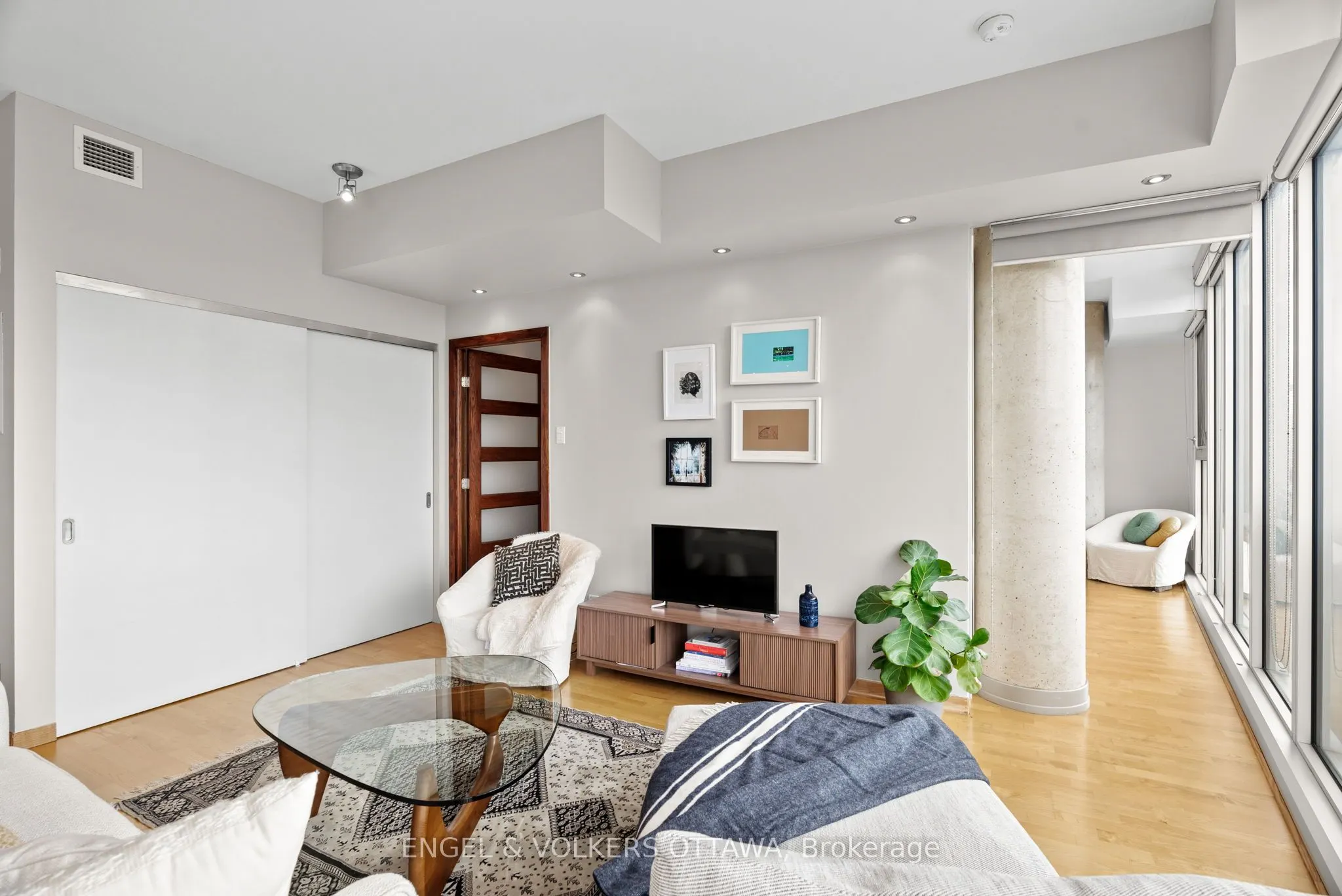 349 Mcleod Street, #823