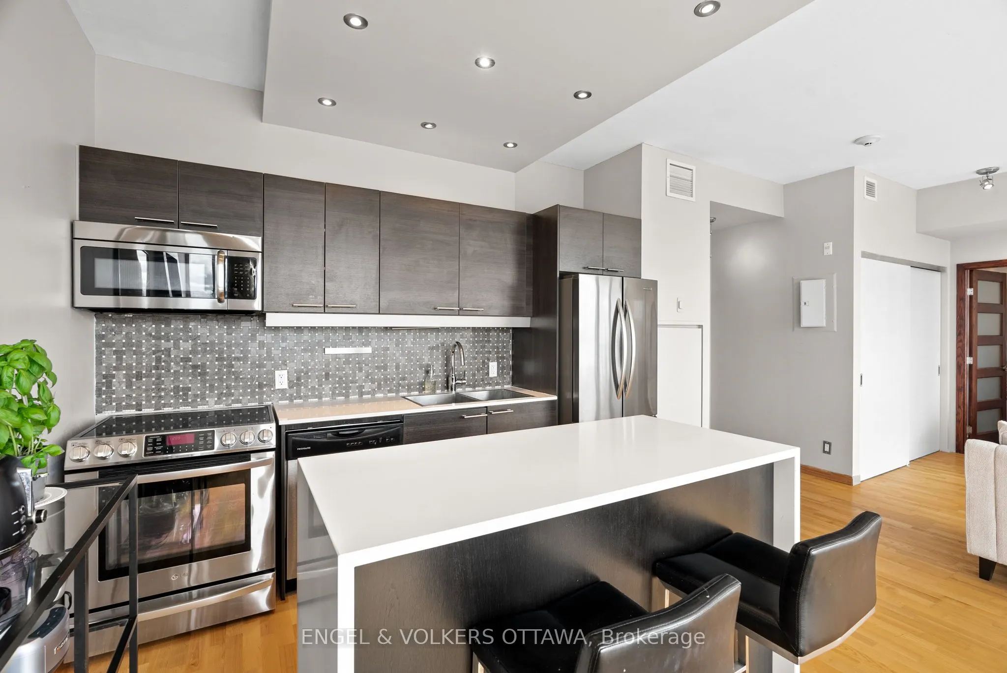 349 Mcleod Street, #823