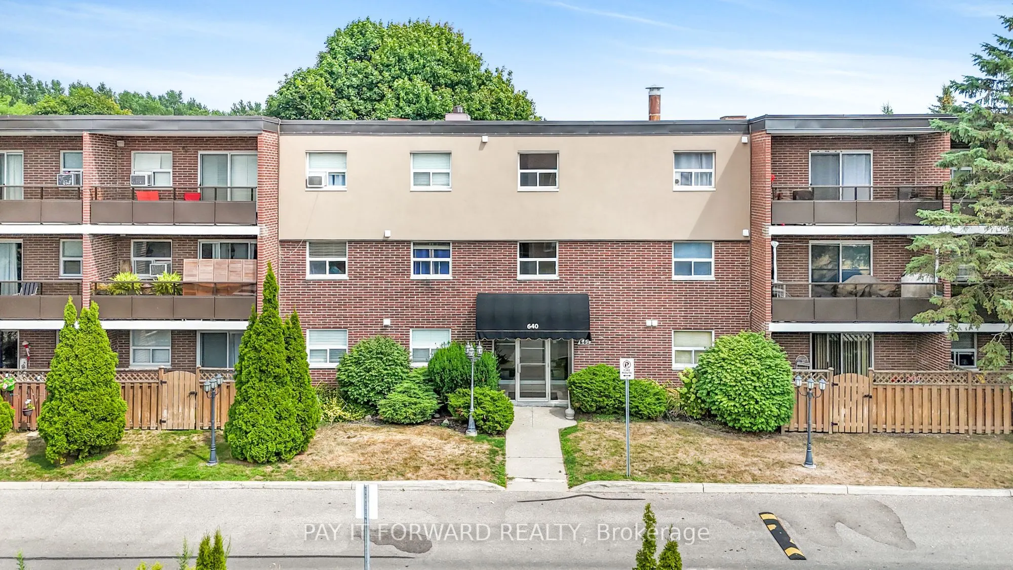 640 Grey Street, #206