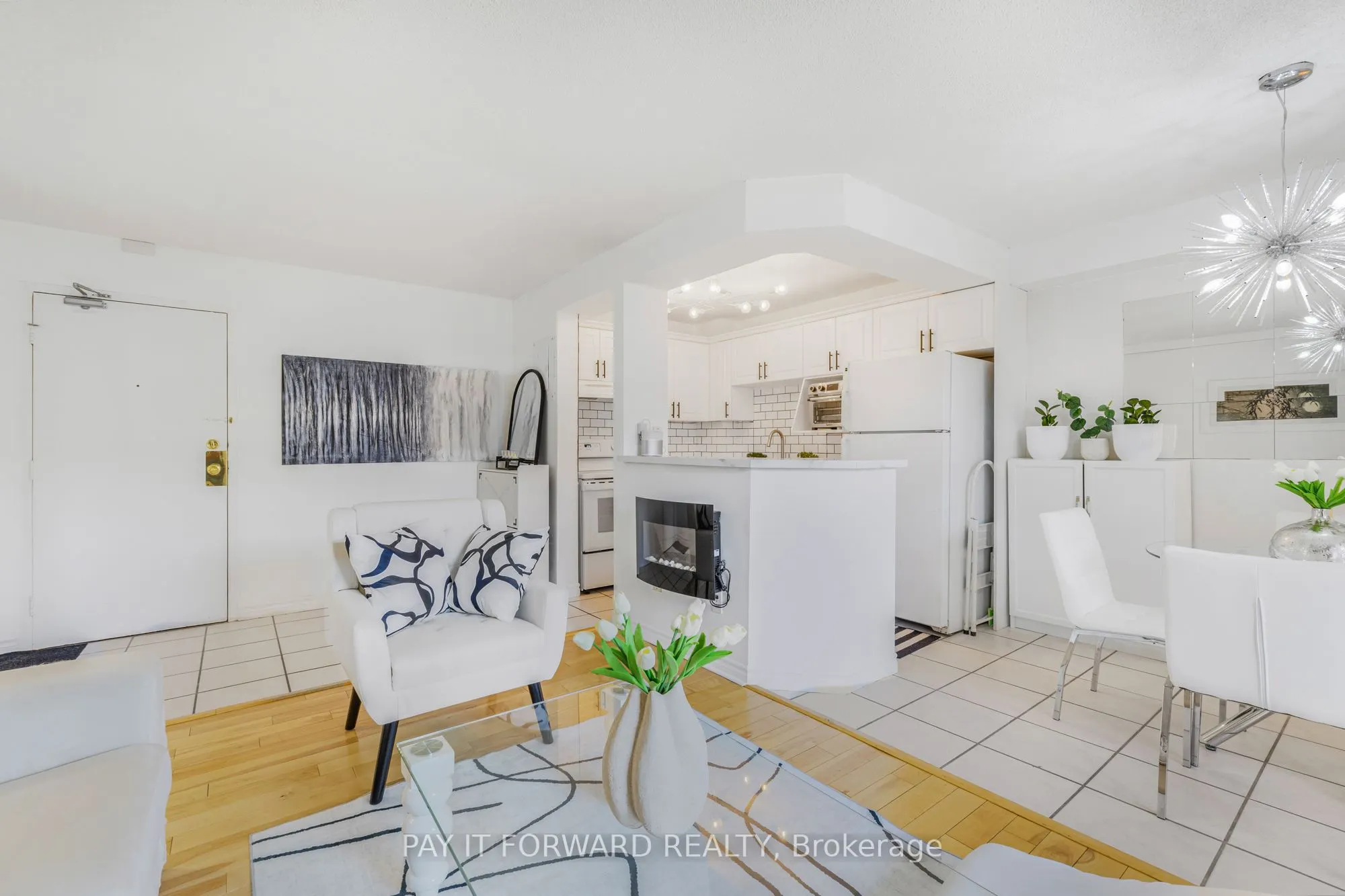 640 Grey Street, #206