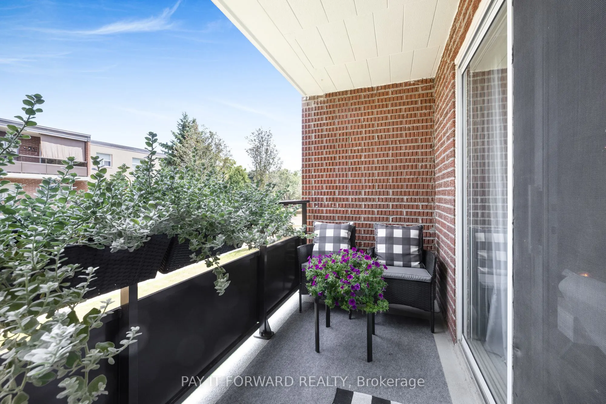 640 Grey Street, #206