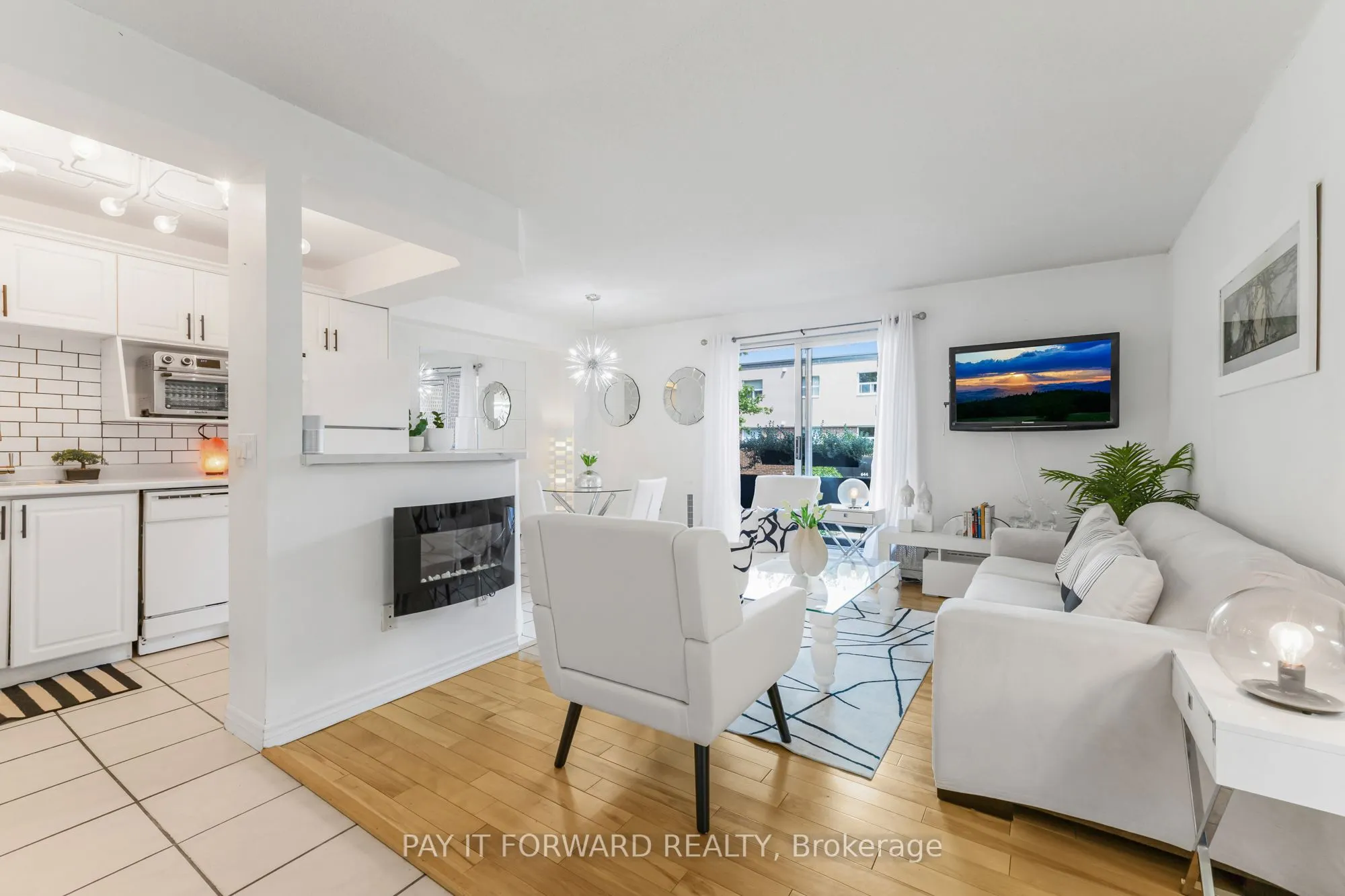 640 Grey Street, #206