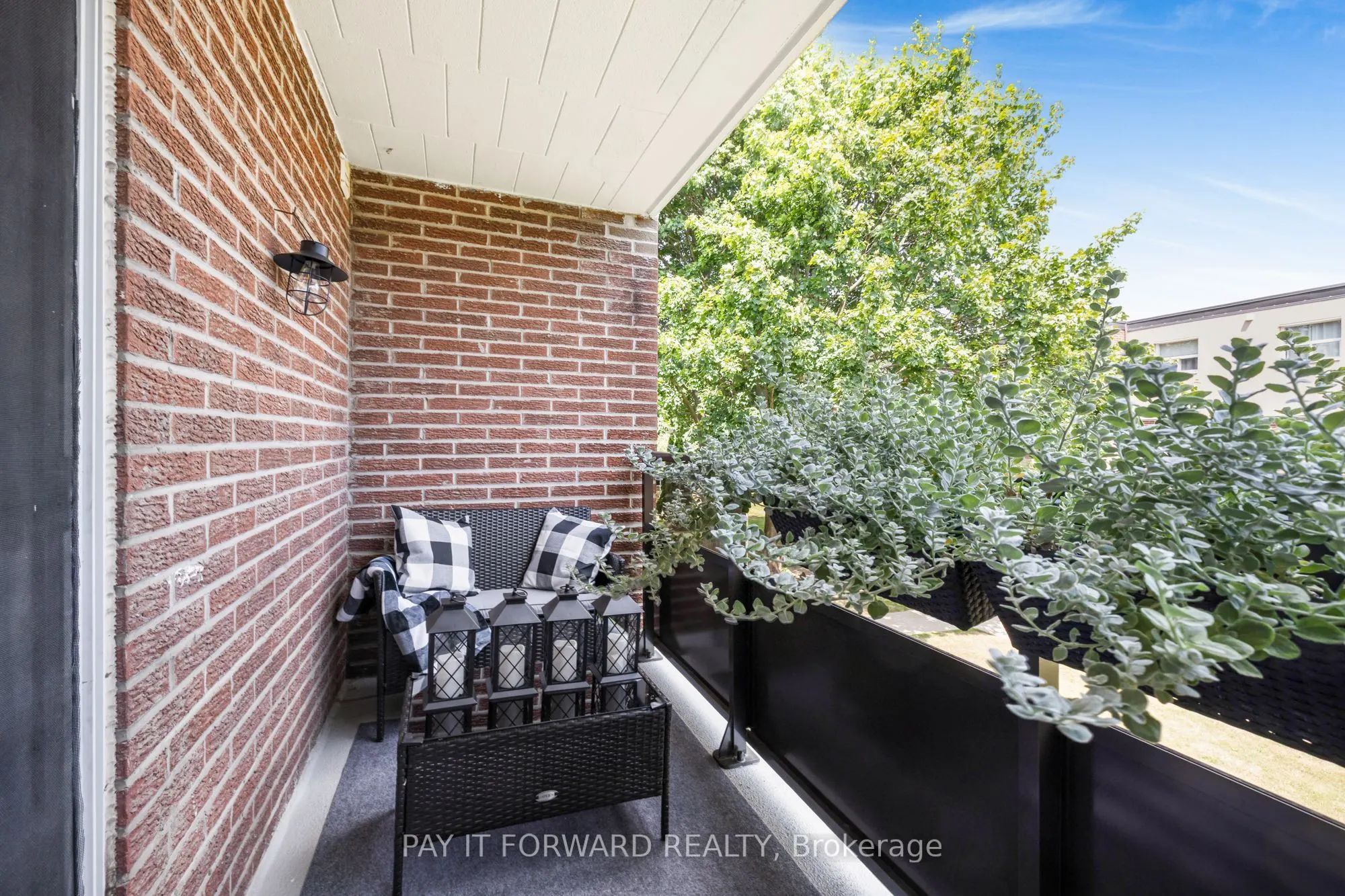 640 Grey Street, #206