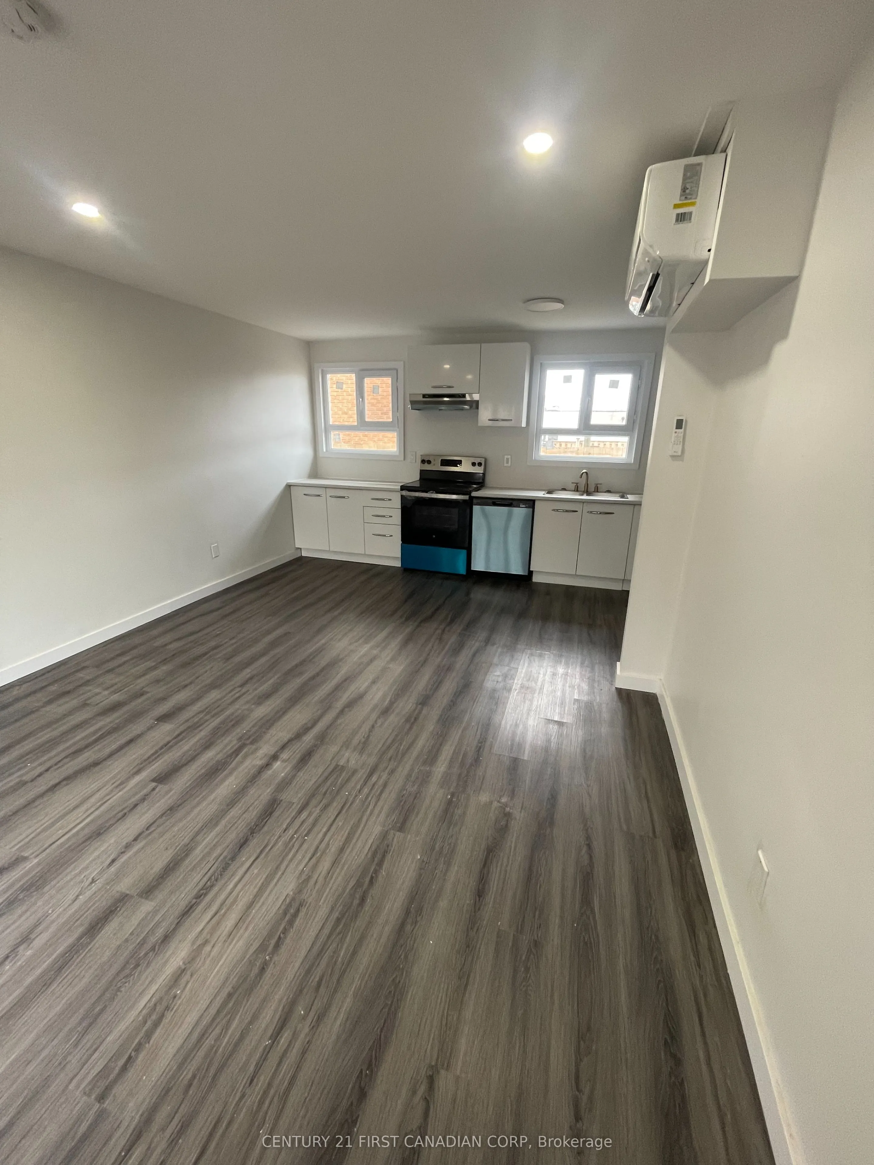 292 Simcoe Street