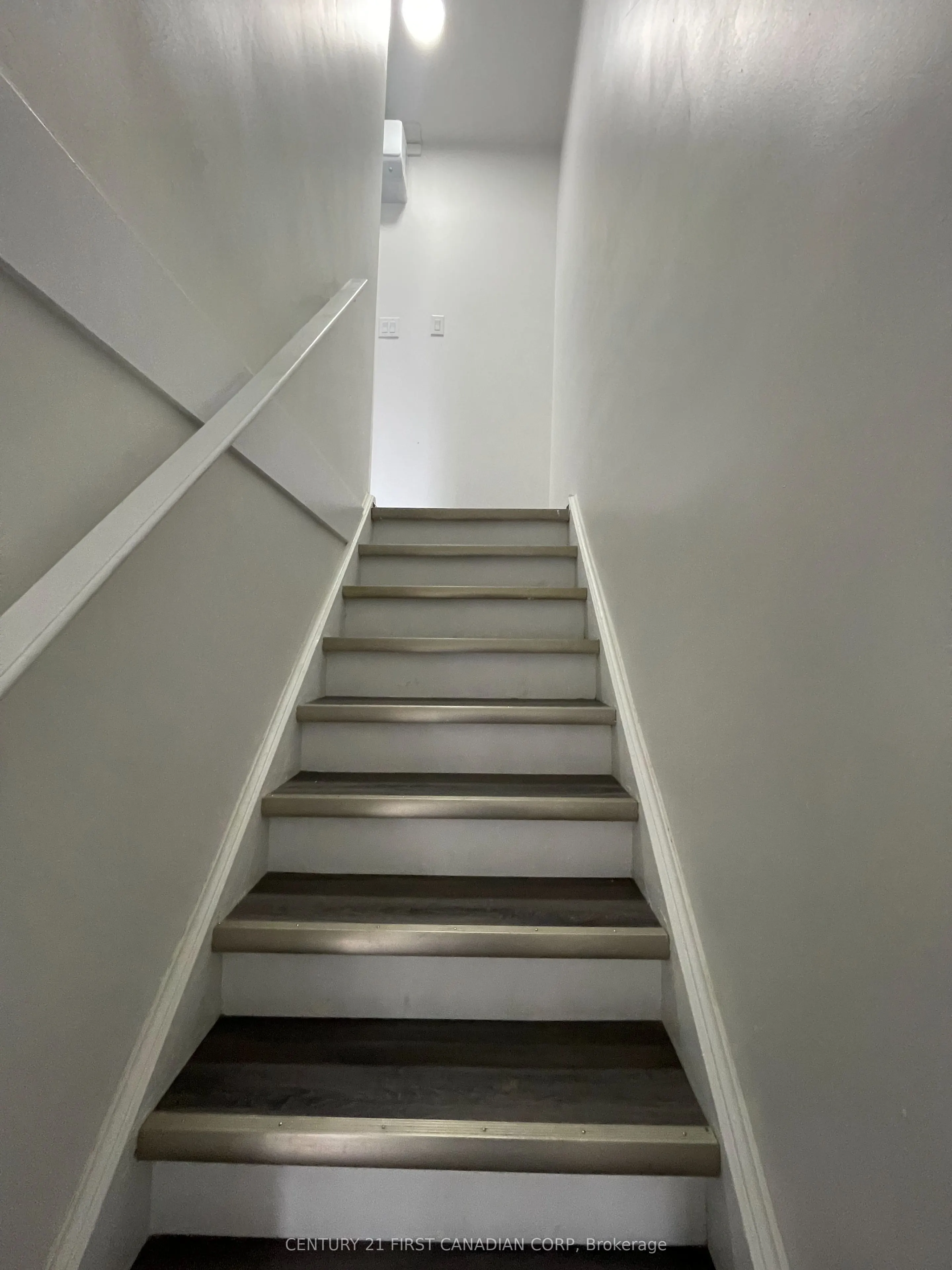 292 Simcoe Street