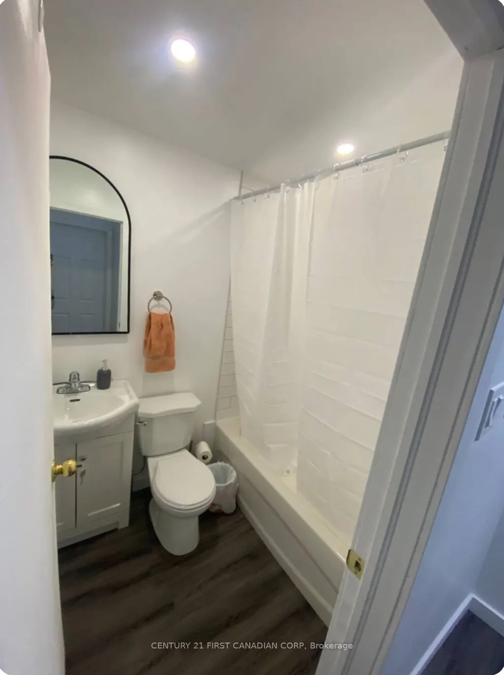 292 Simcoe Street