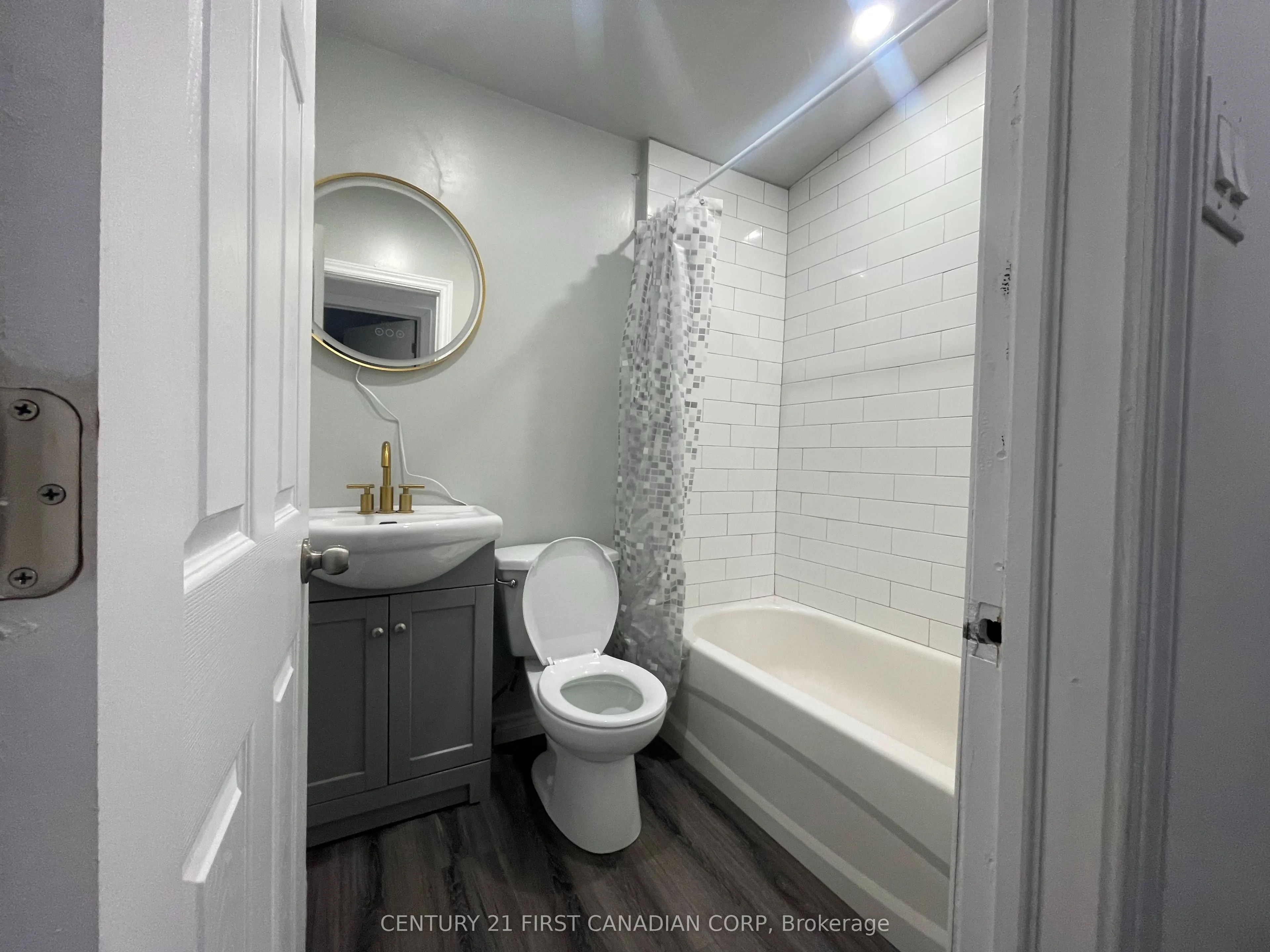 292 Simcoe Street