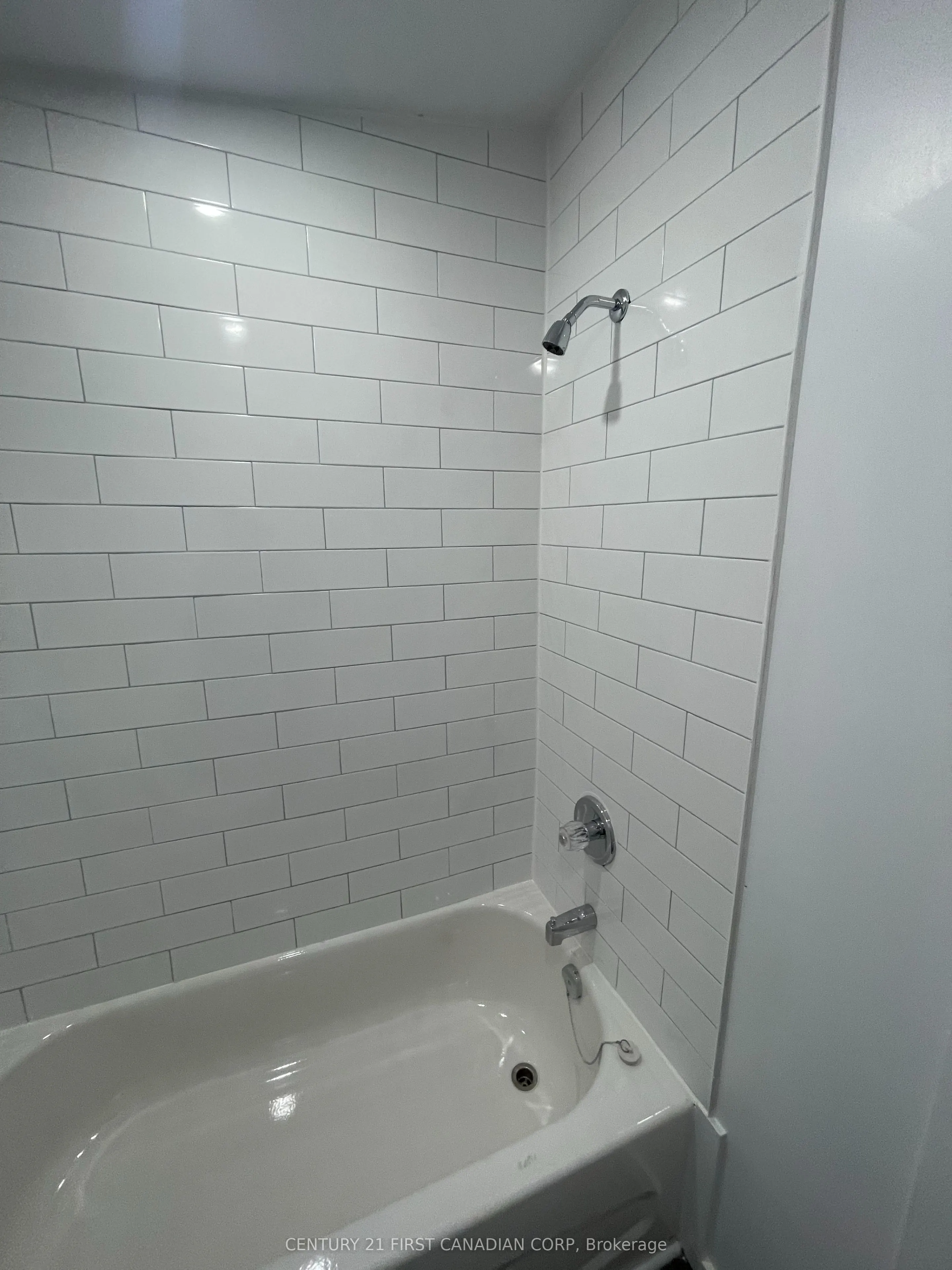 292 Simcoe Street
