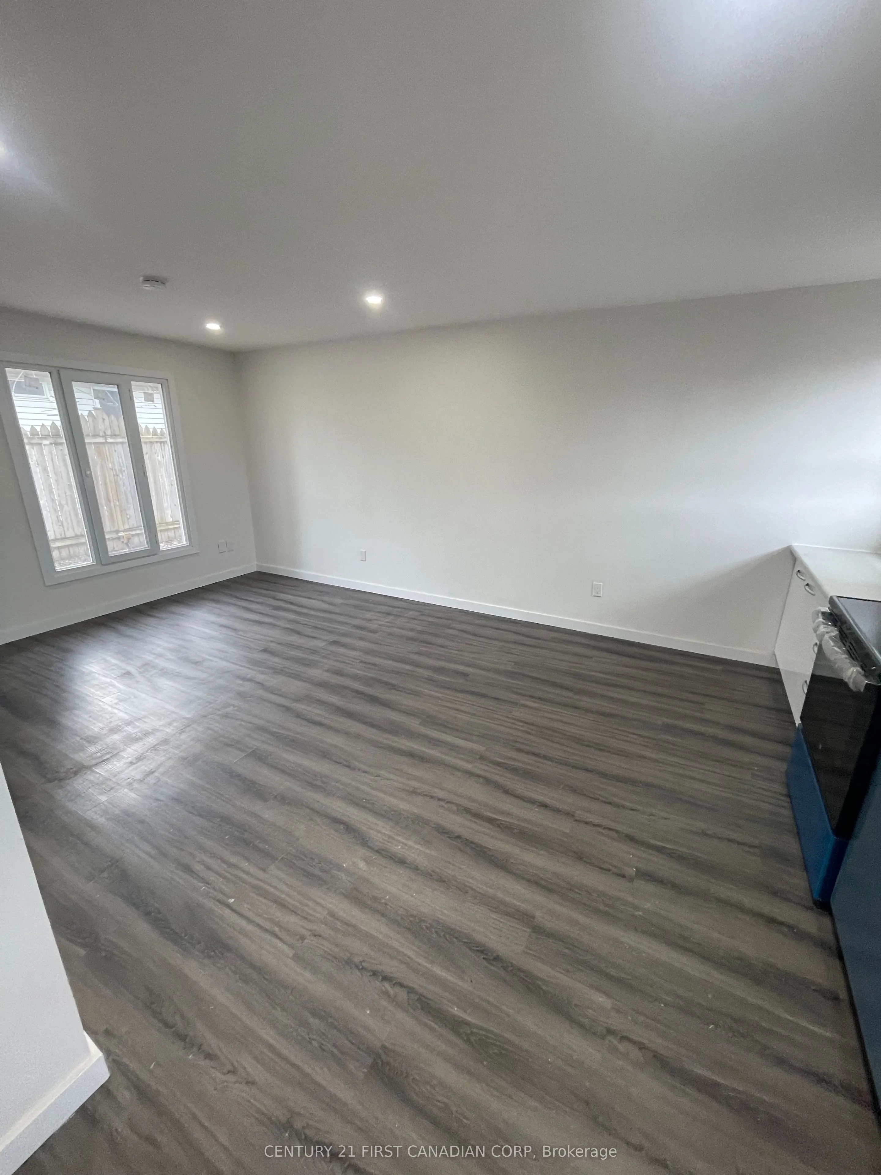 292 Simcoe Street