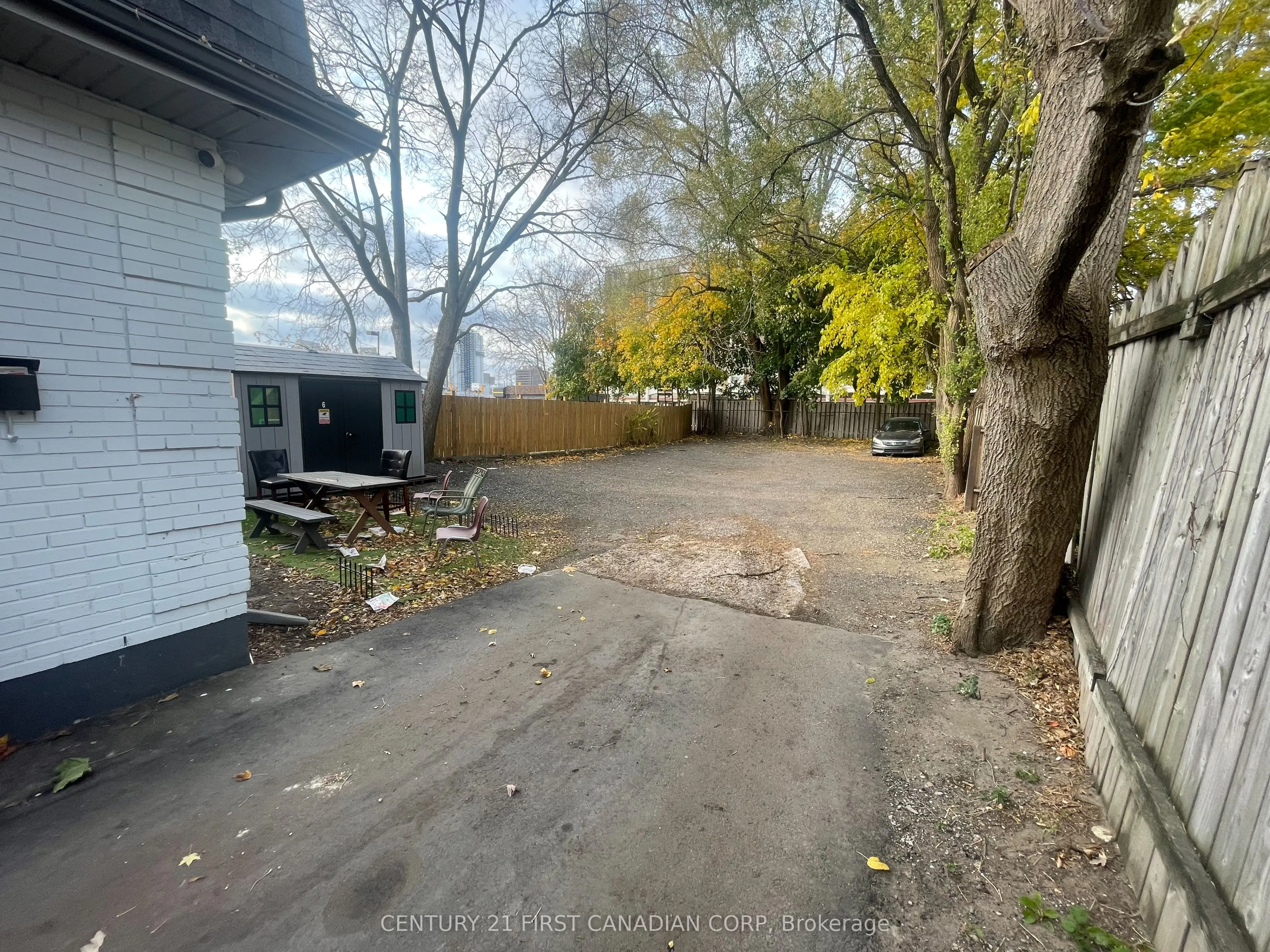292 Simcoe Street