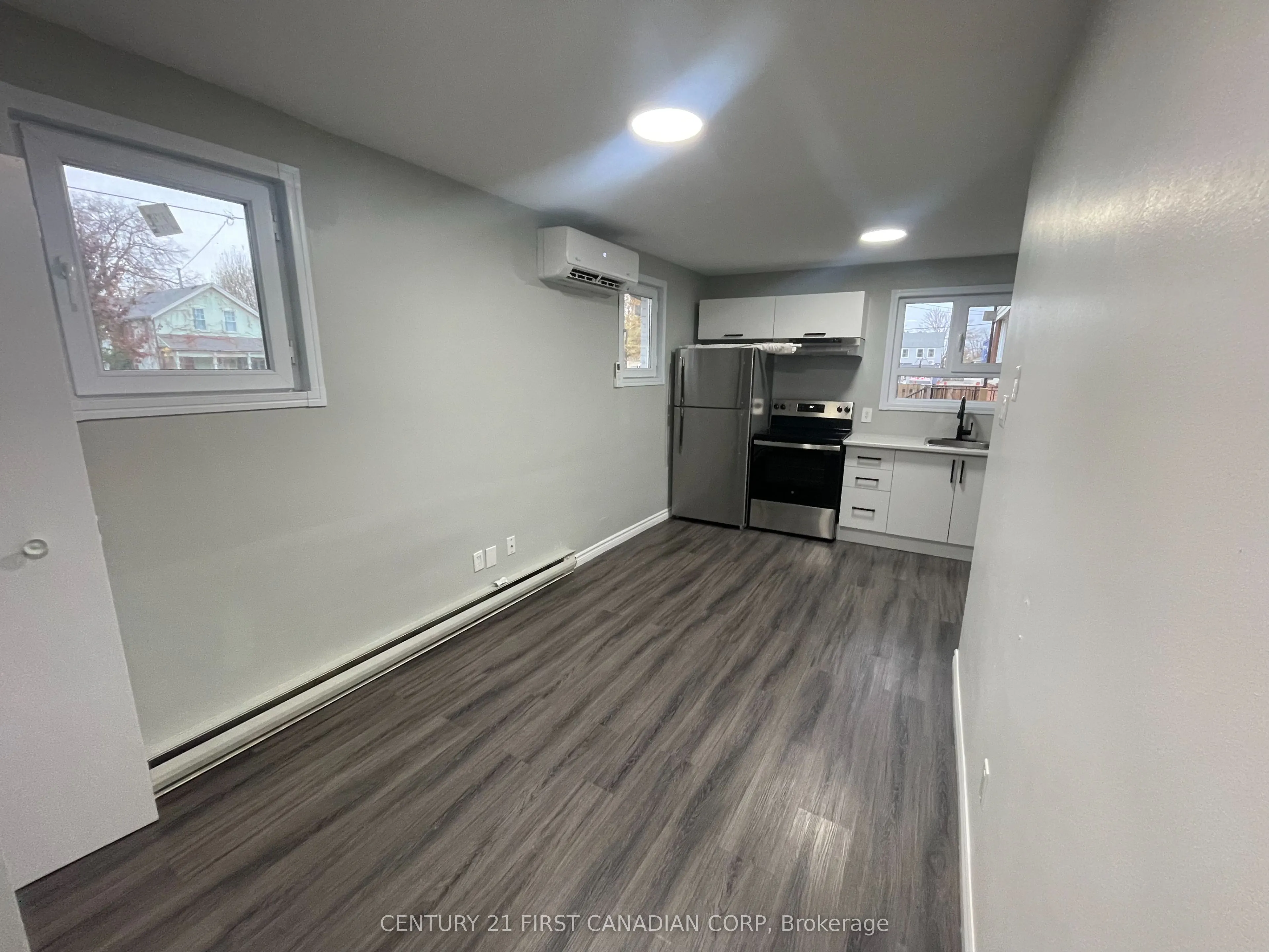 292 Simcoe Street