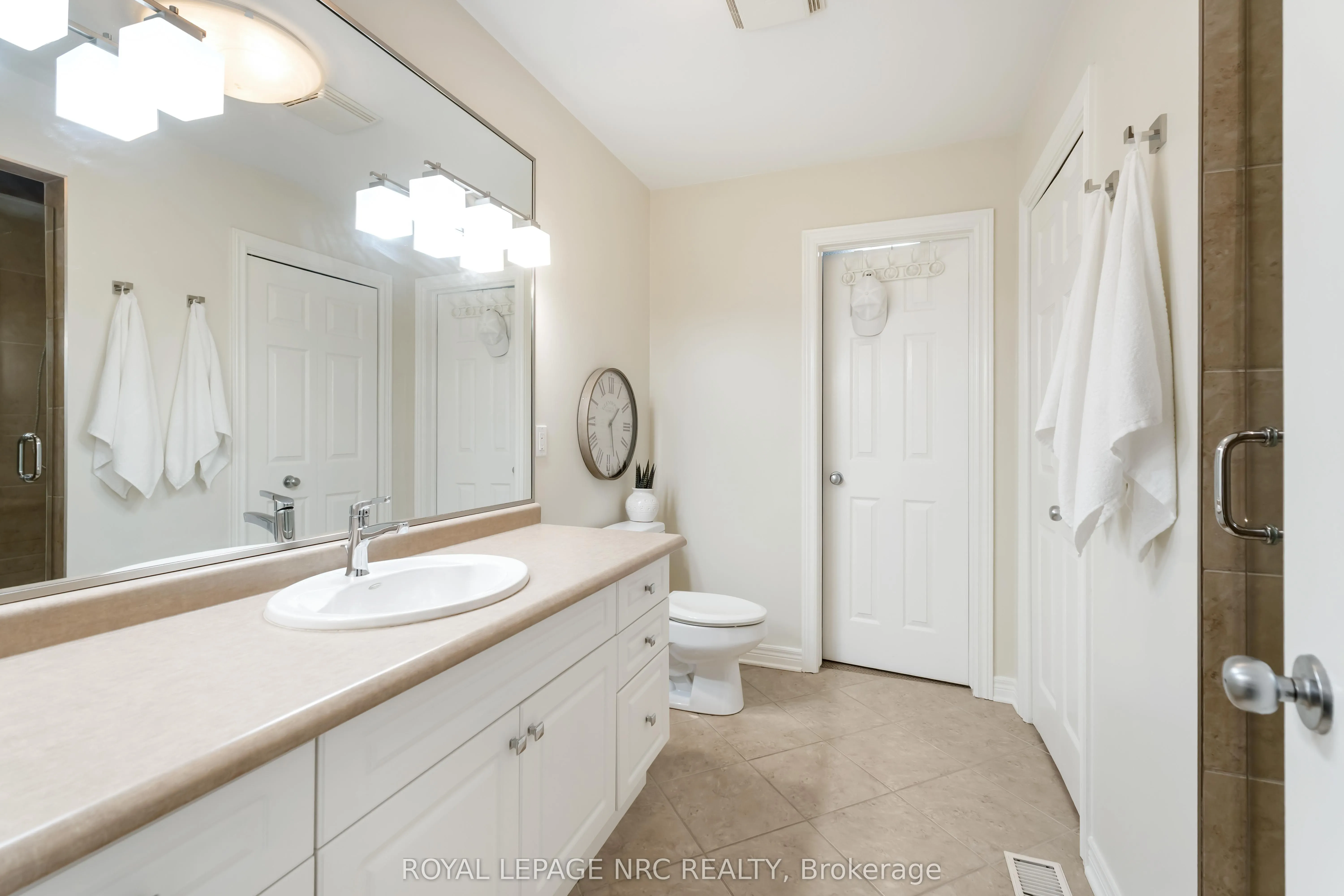 2475 Diane Street