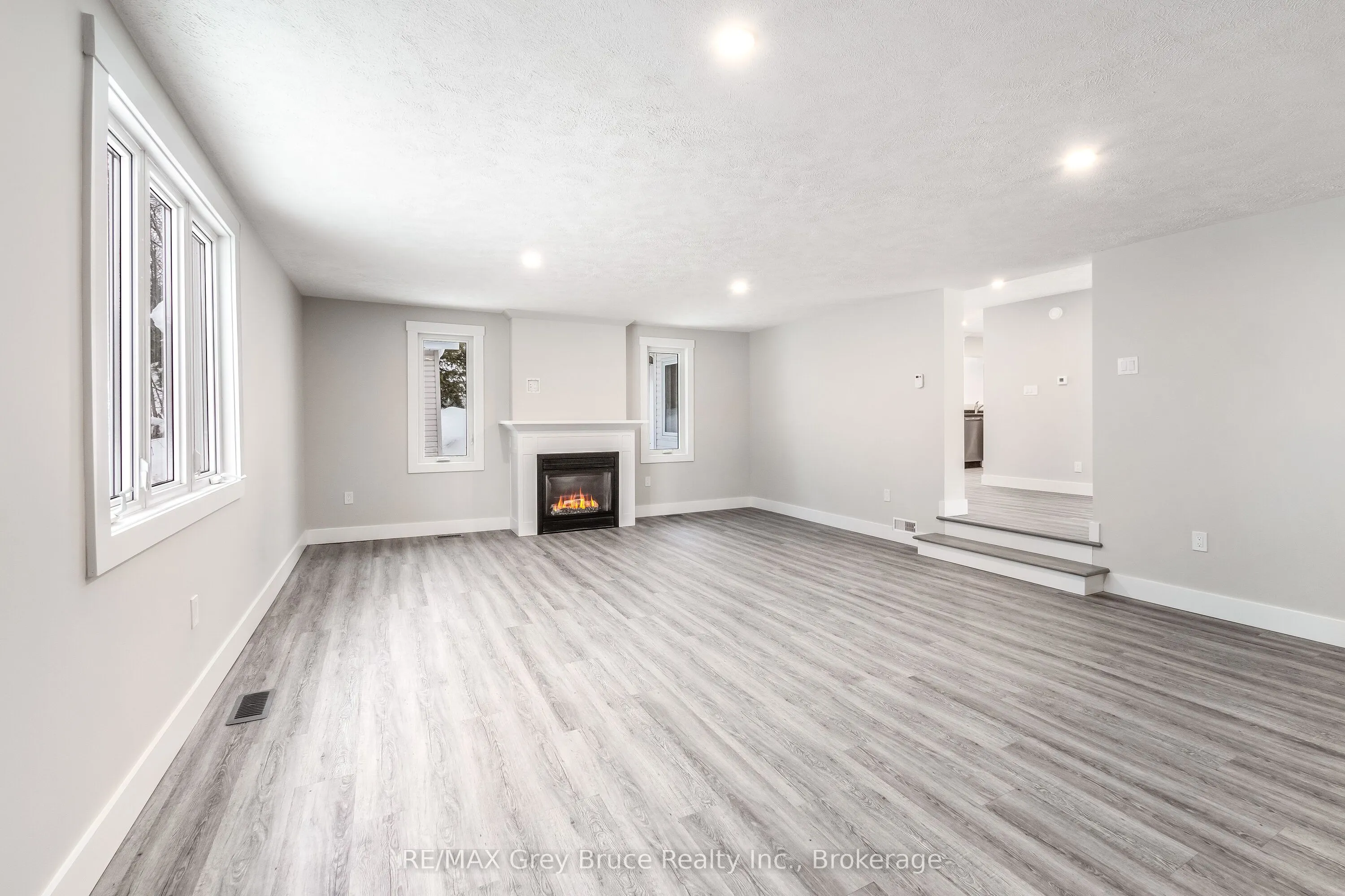 1996 6th Avenue W