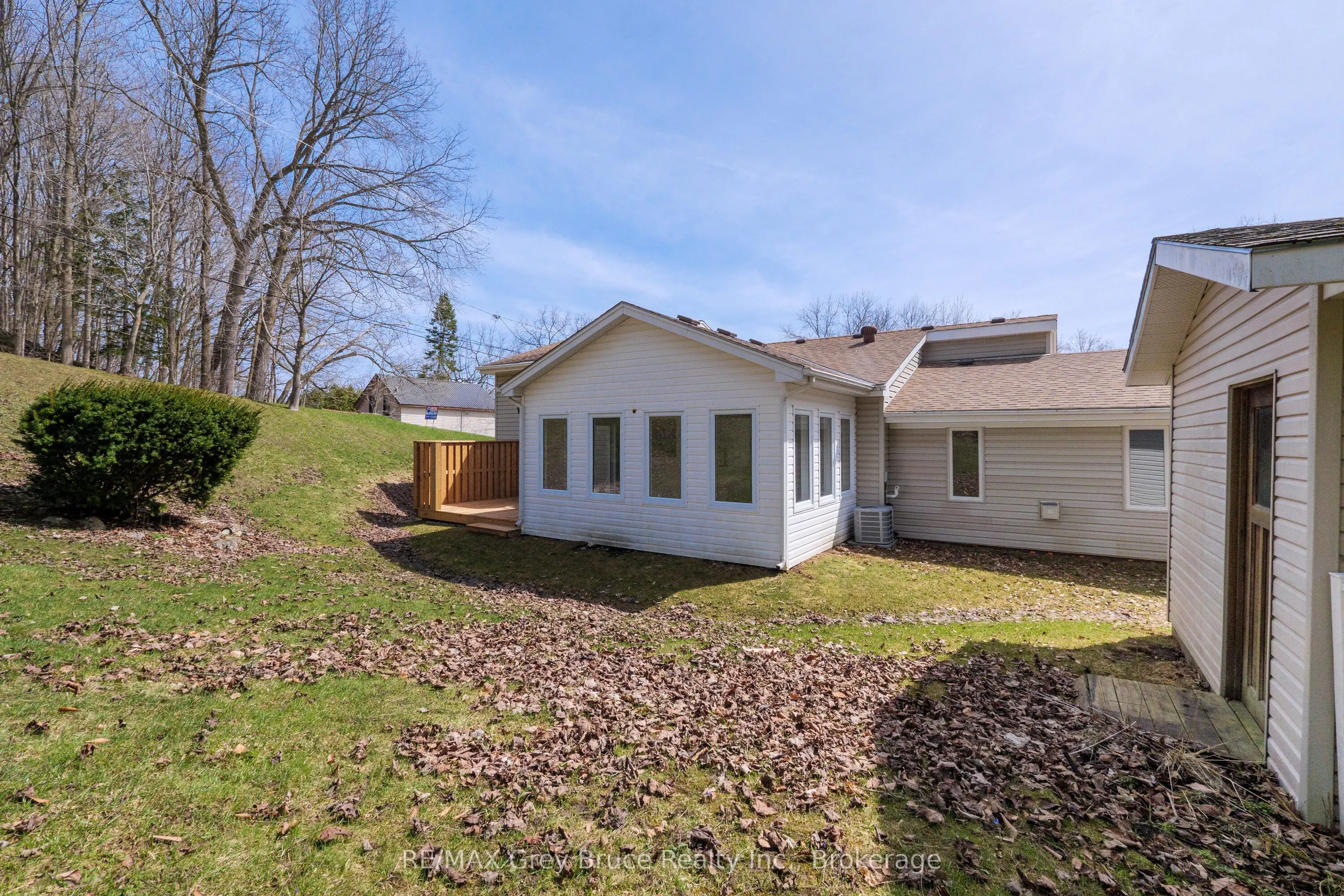 1996 6th Avenue W