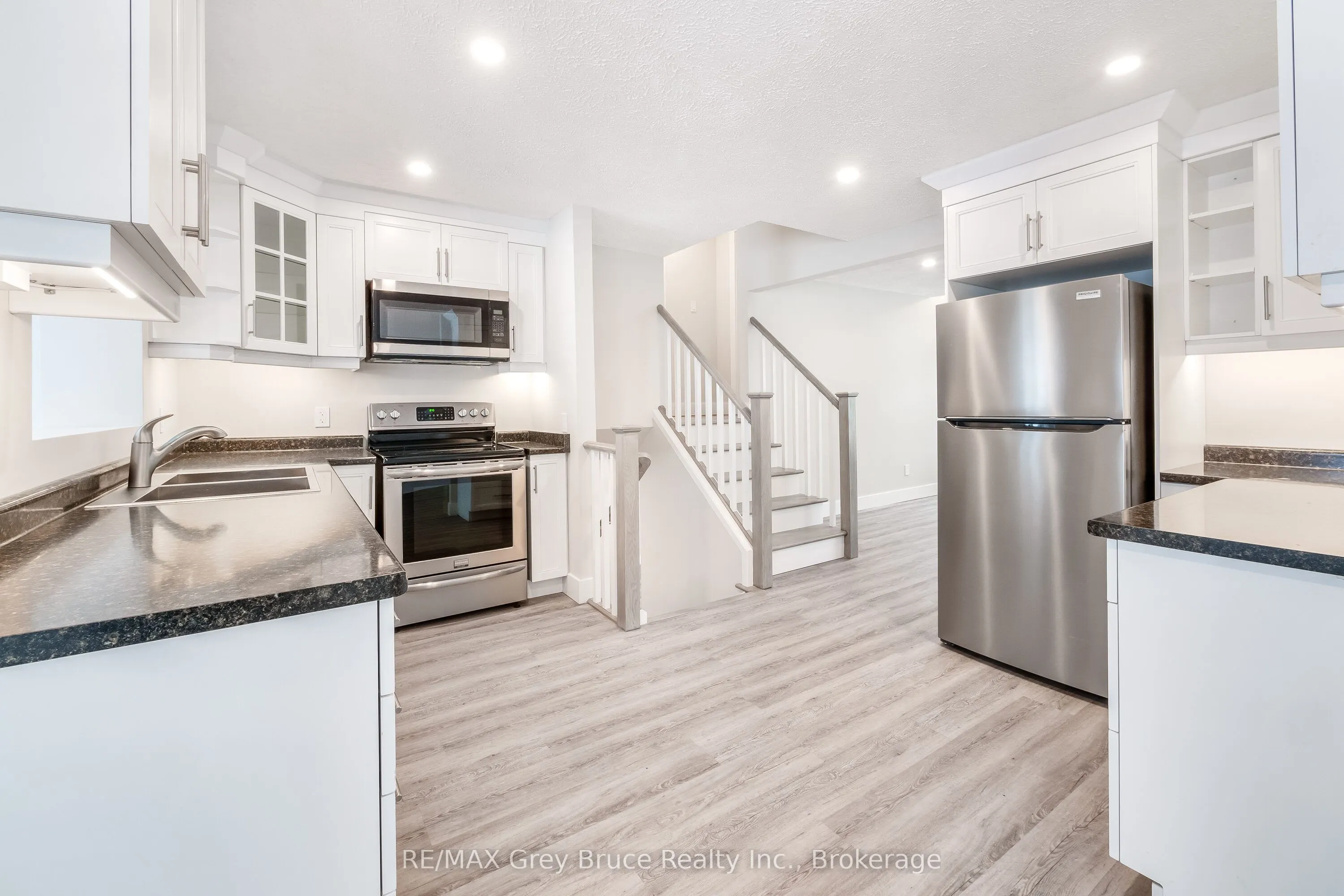 1996 6th Avenue W