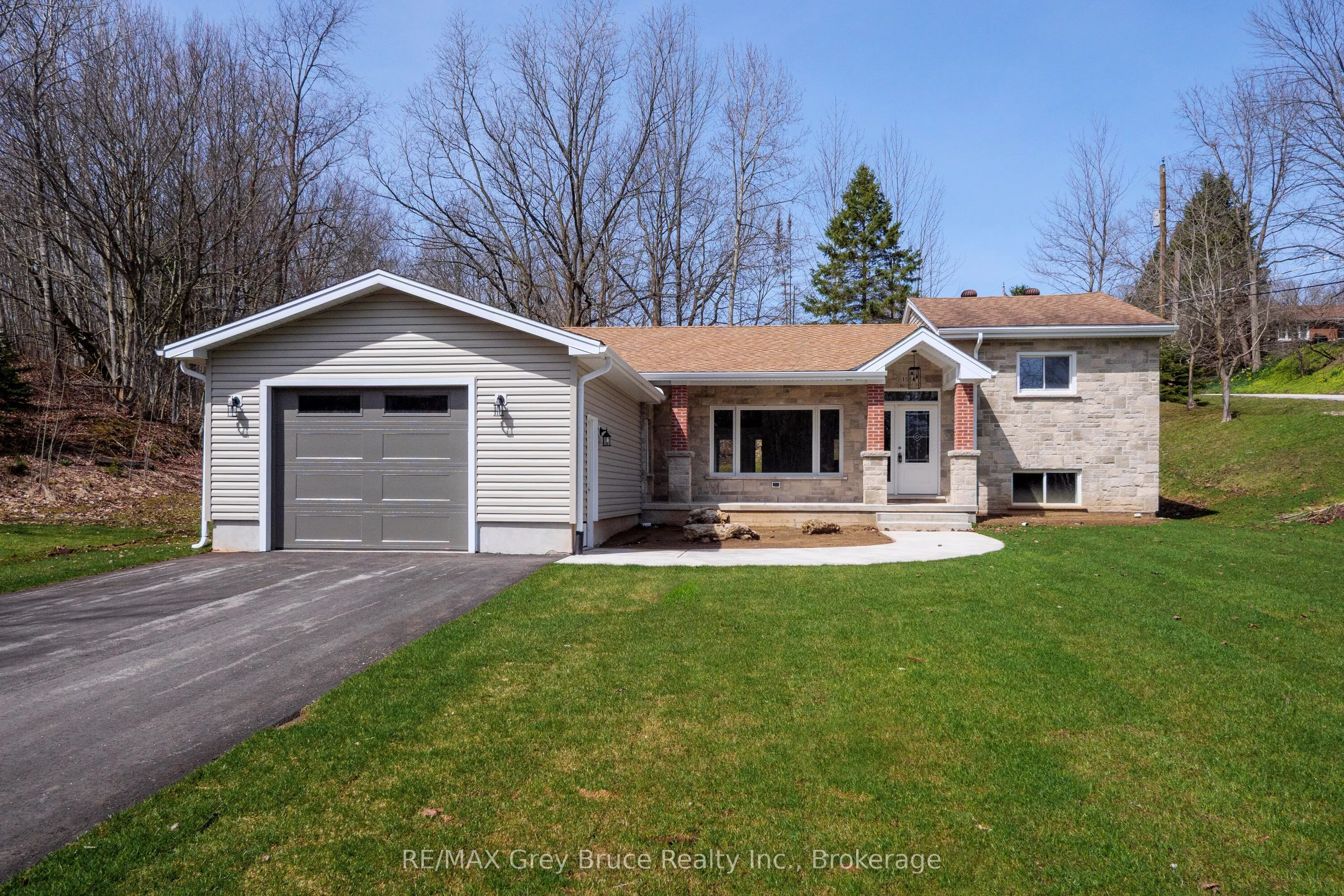 1996 6th Avenue W