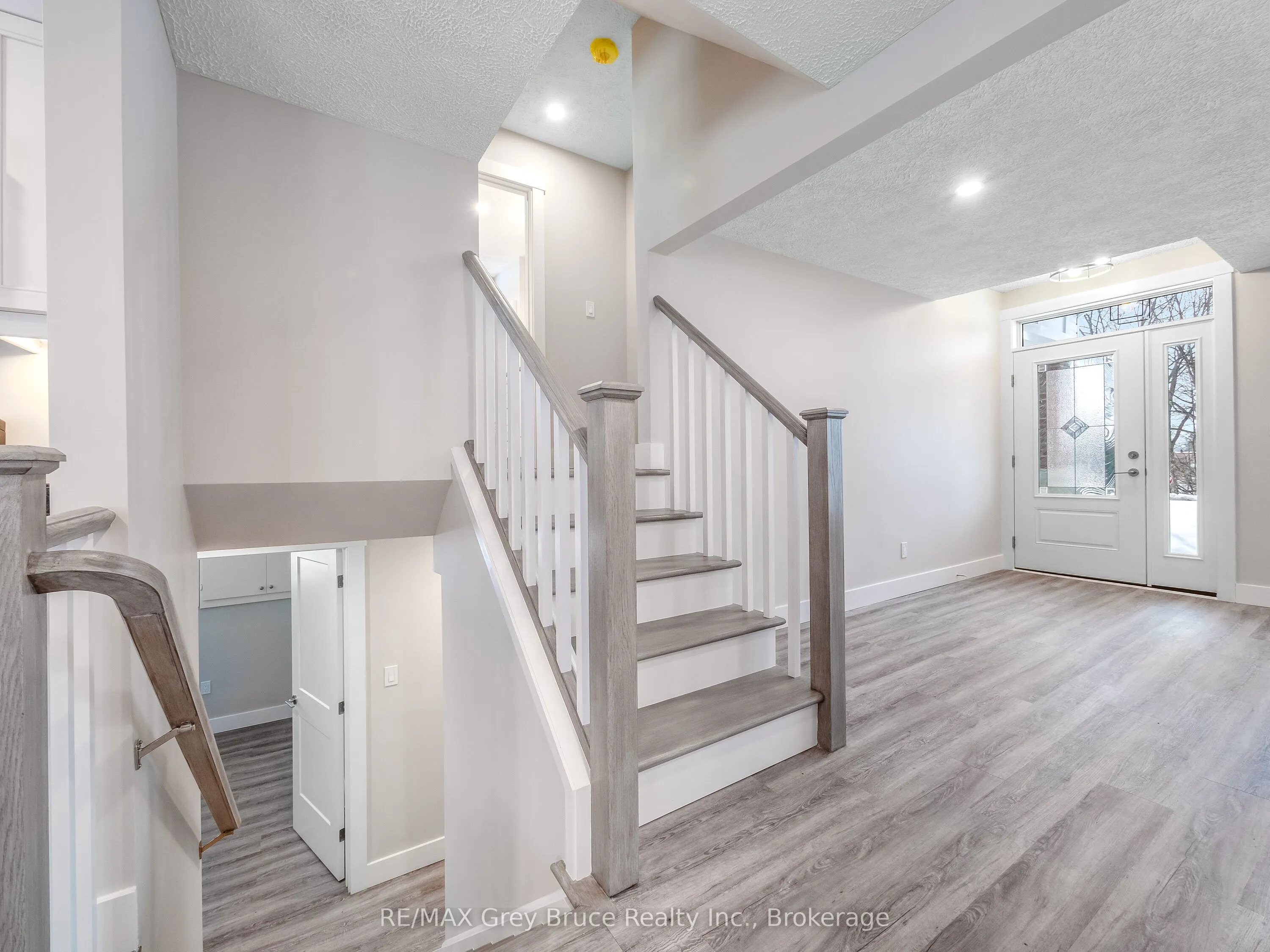 1996 6th Avenue W