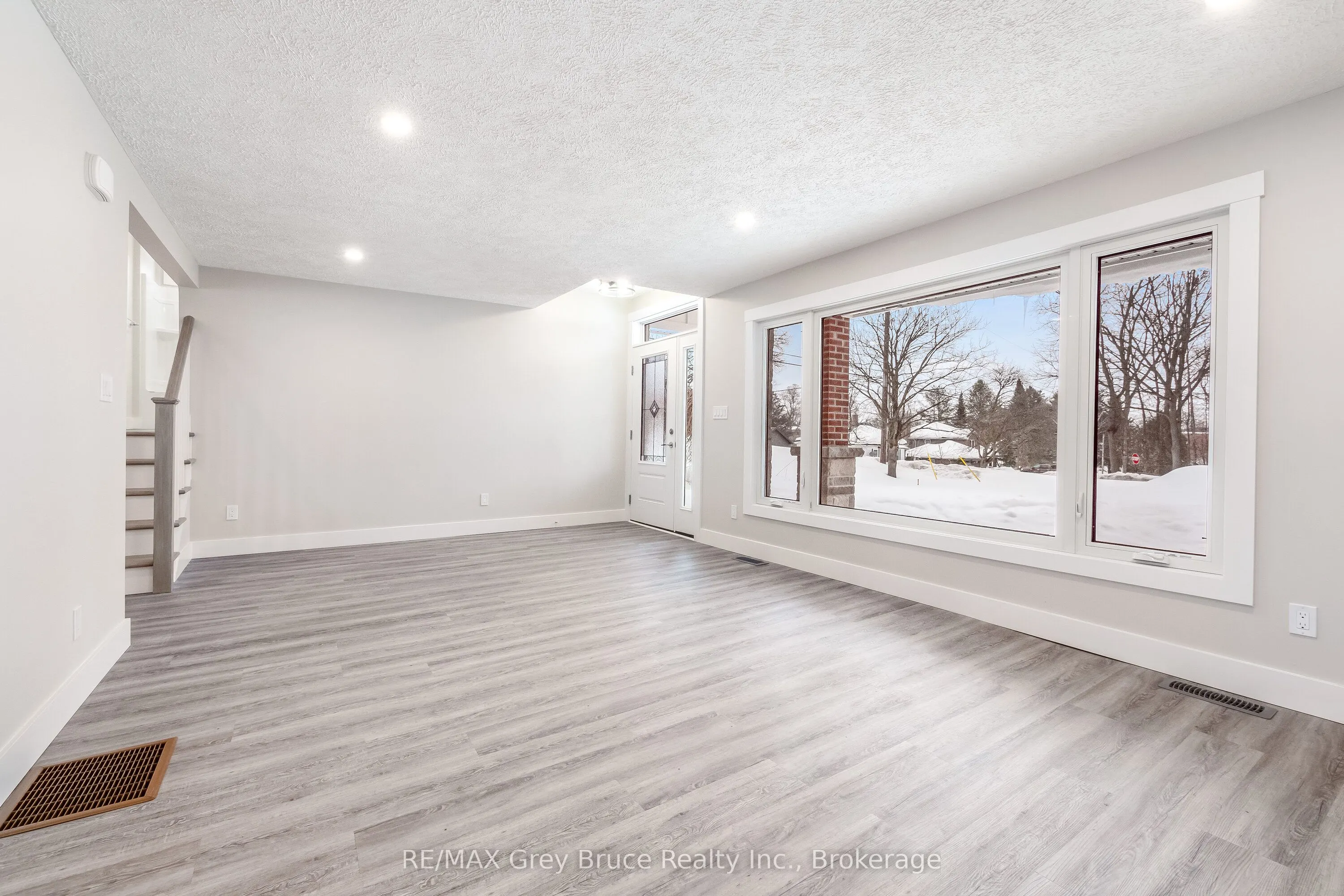 1996 6th Avenue W