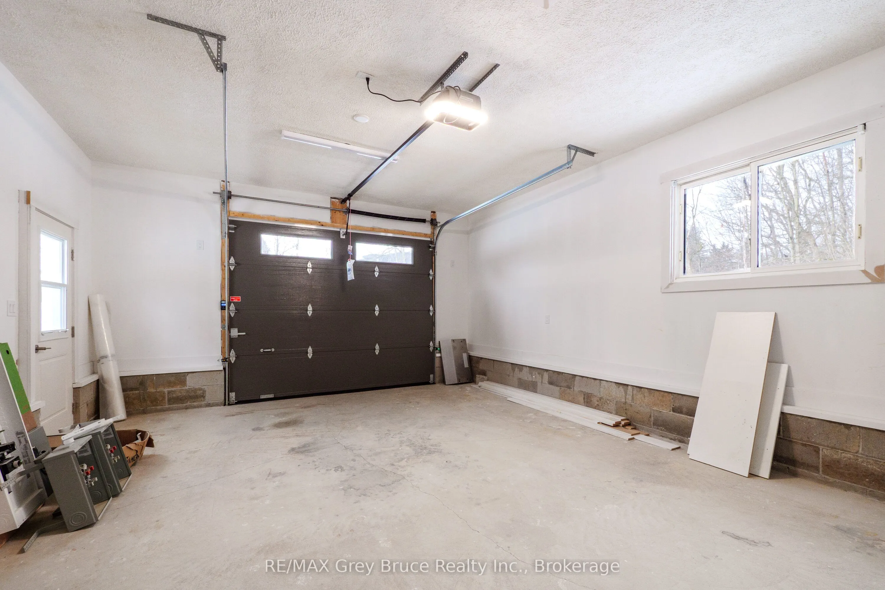 1996 6th Avenue W