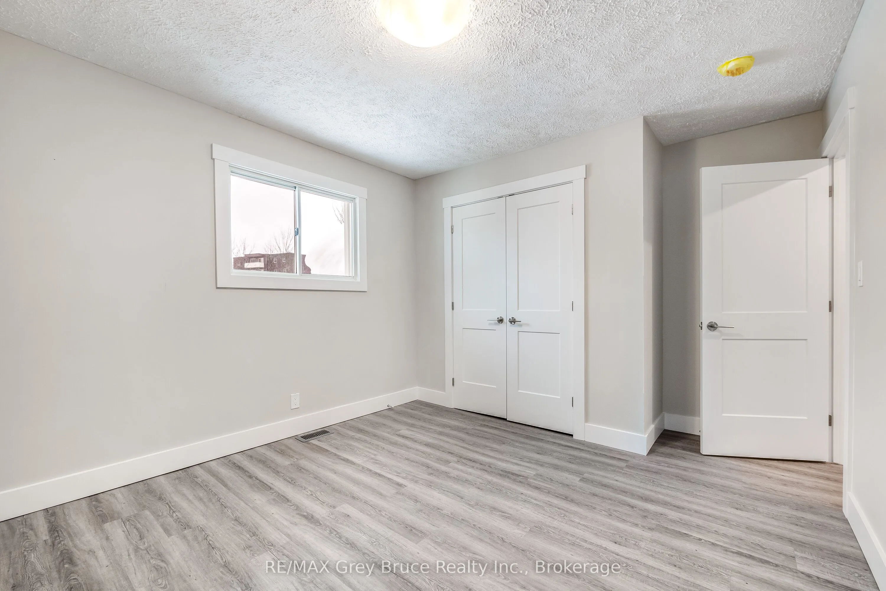 1996 6th Avenue W