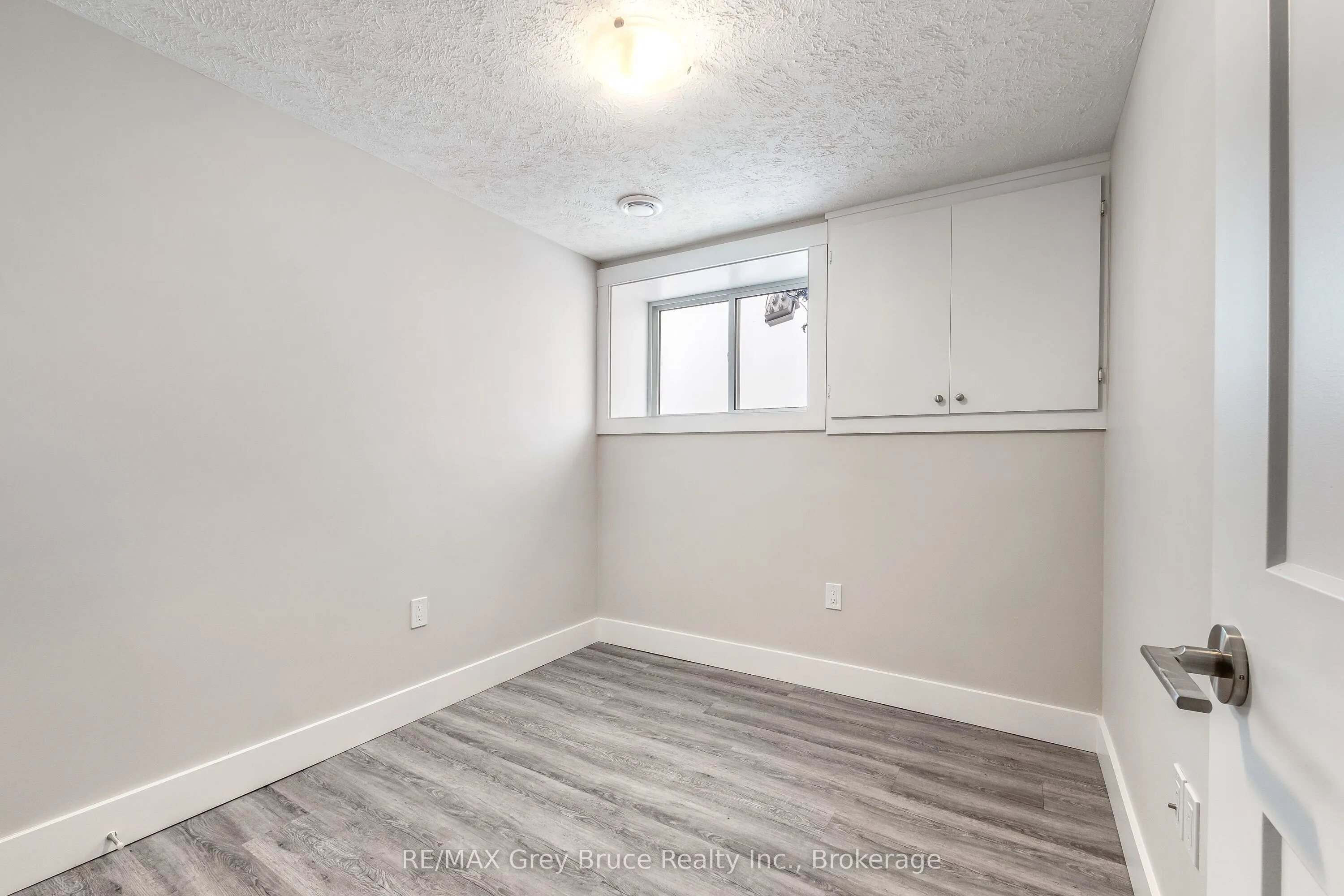 1996 6th Avenue W