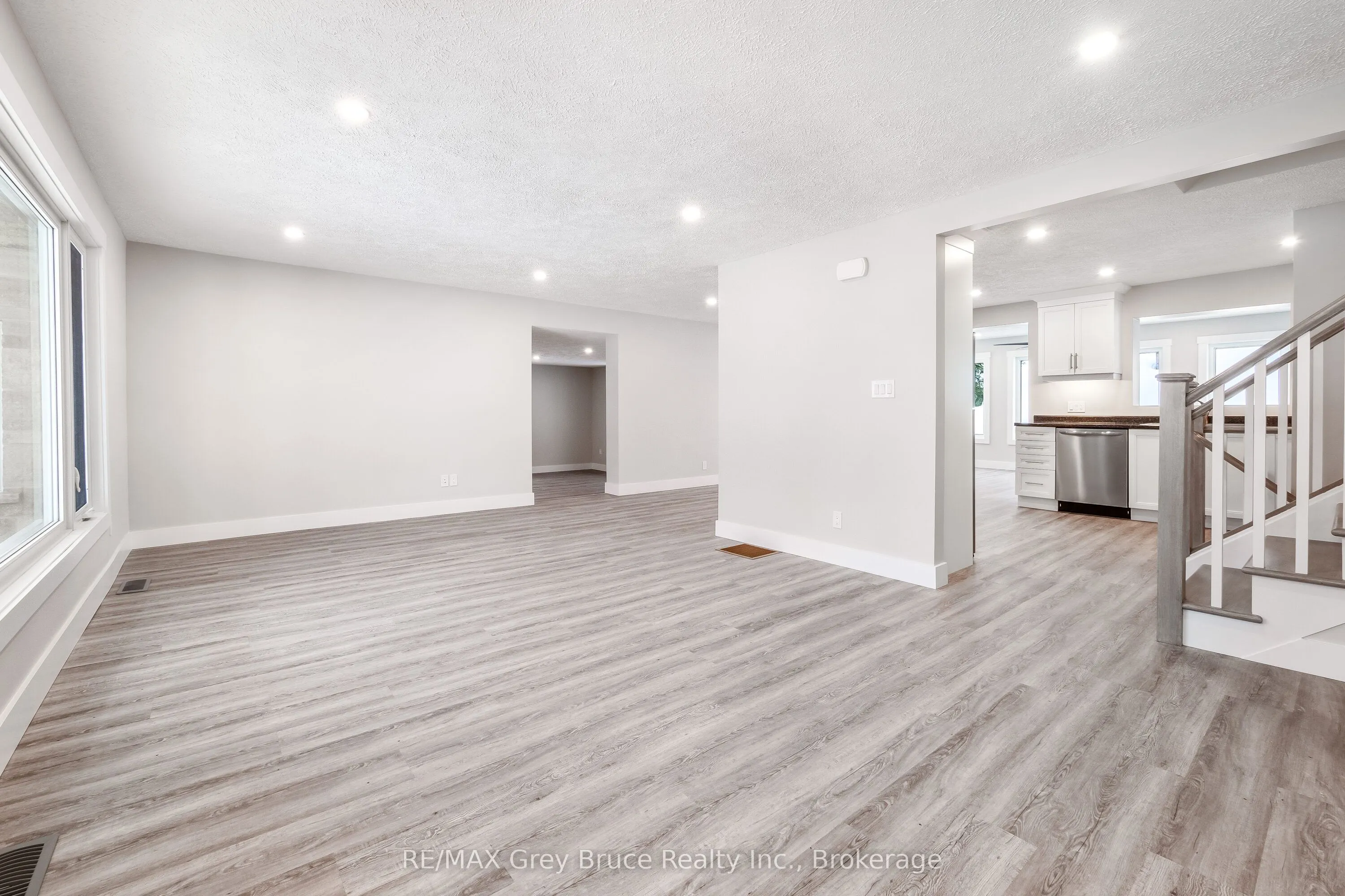 1996 6th Avenue W