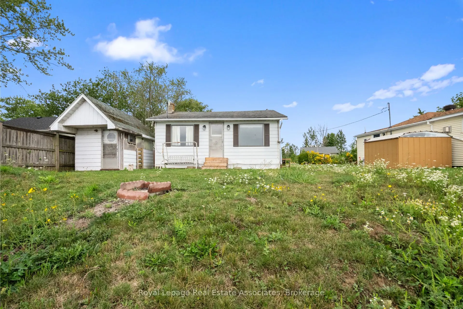 2580 Lakeshore Road
