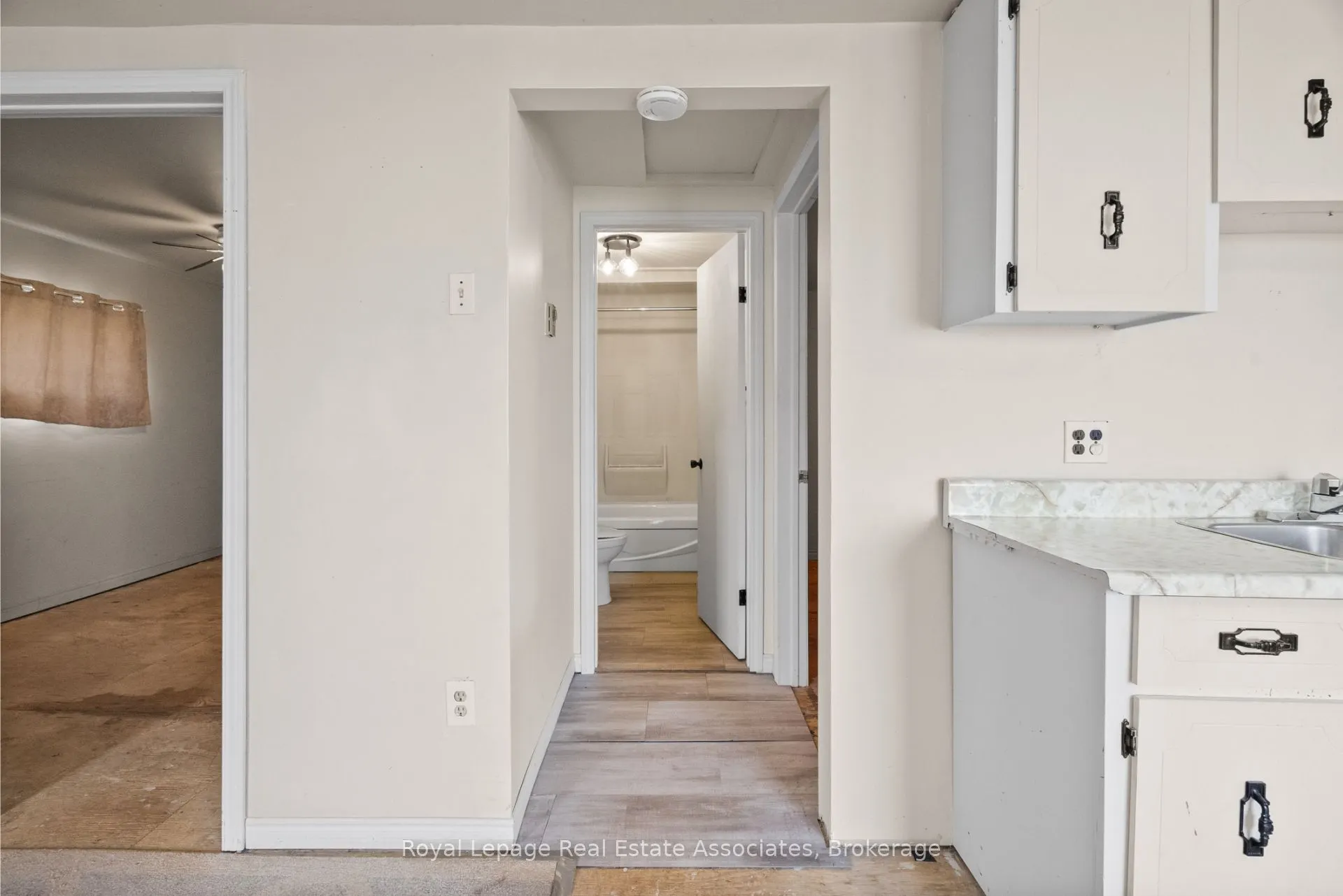 2580 Lakeshore Road