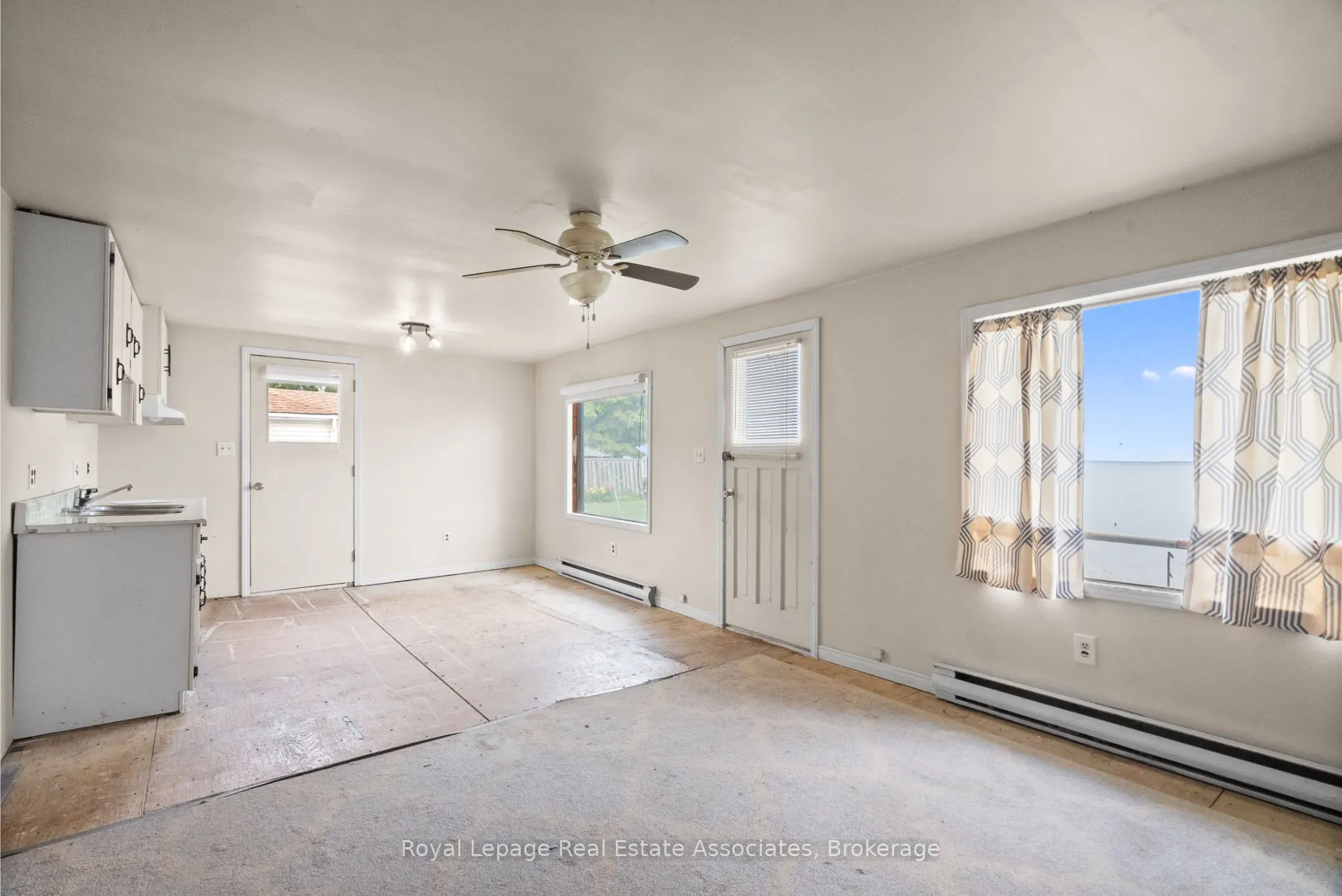 2580 Lakeshore Road