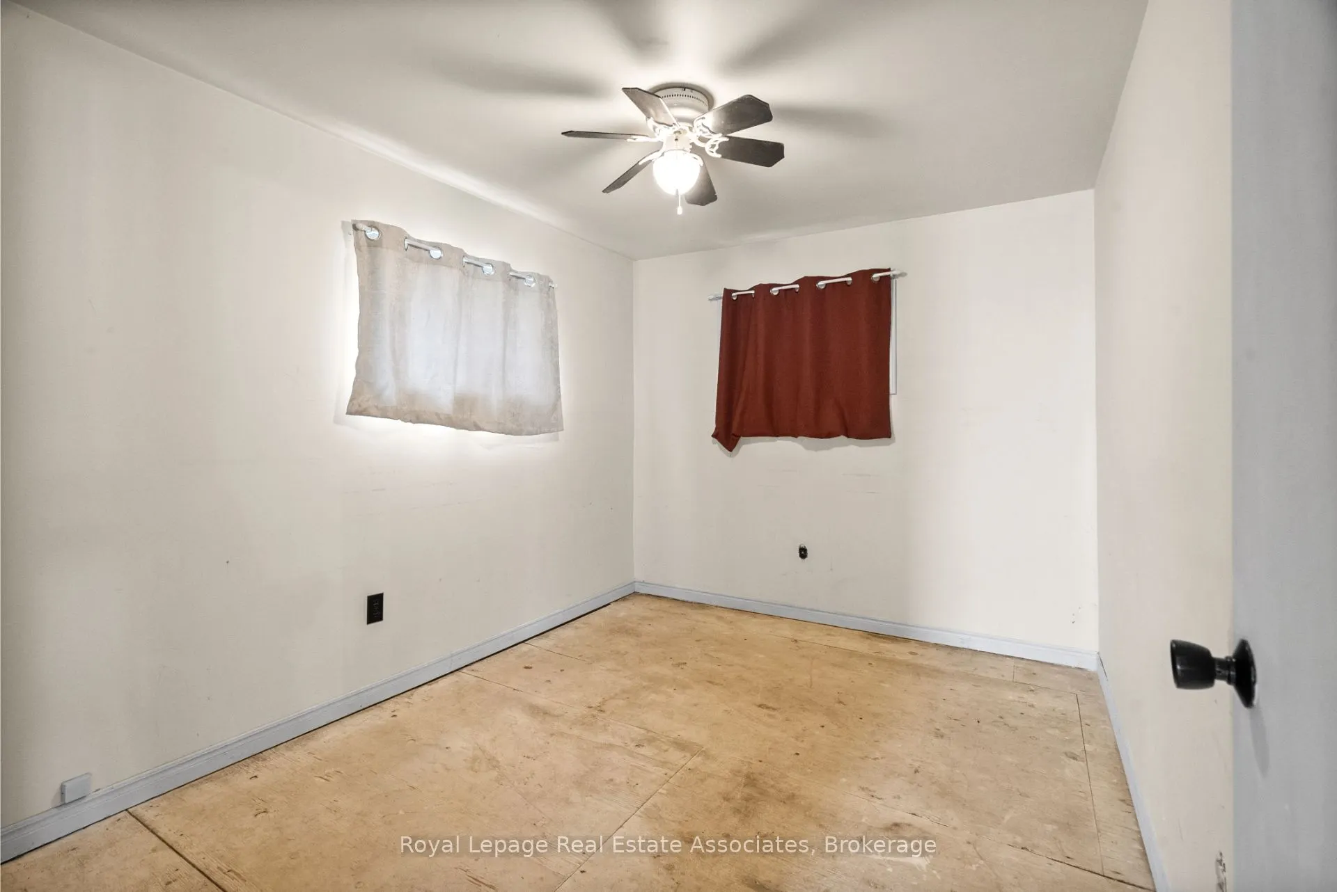 2580 Lakeshore Road