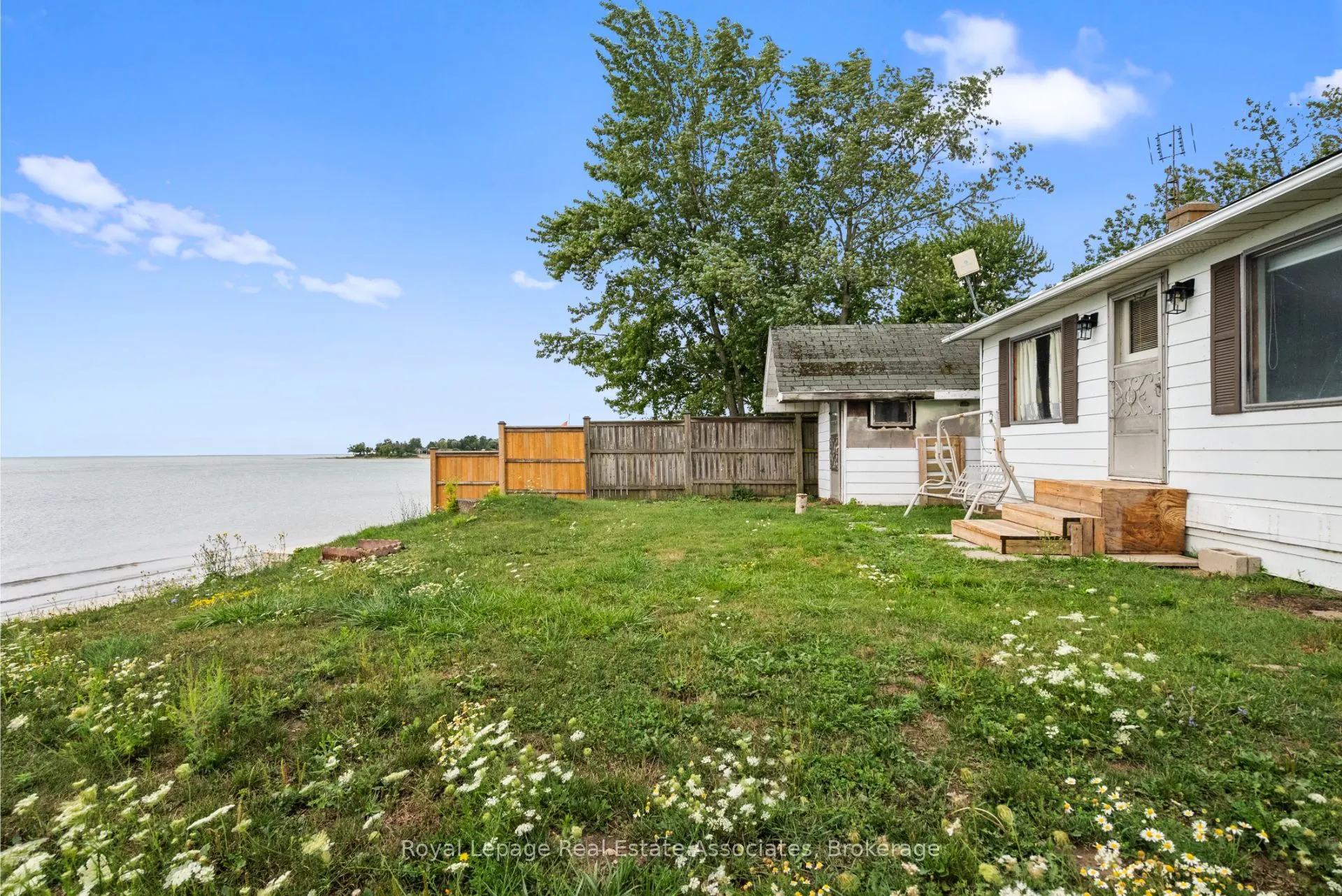 2580 Lakeshore Road