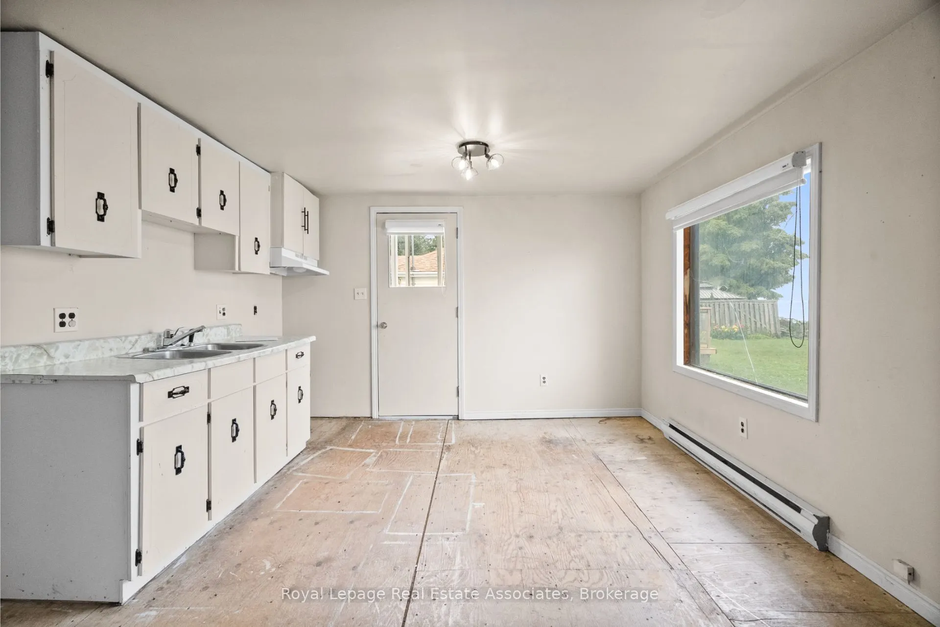 2580 Lakeshore Road