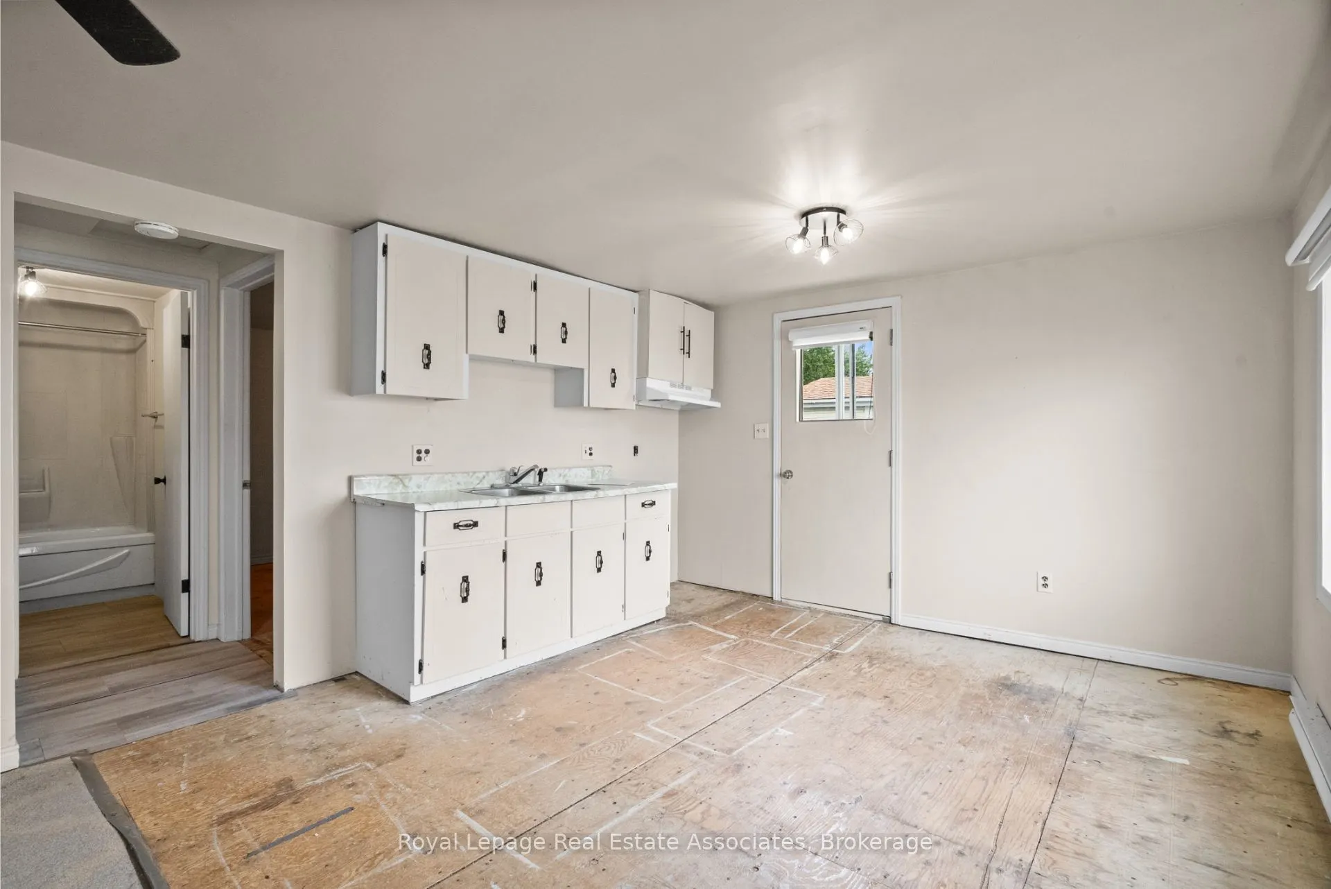 2580 Lakeshore Road